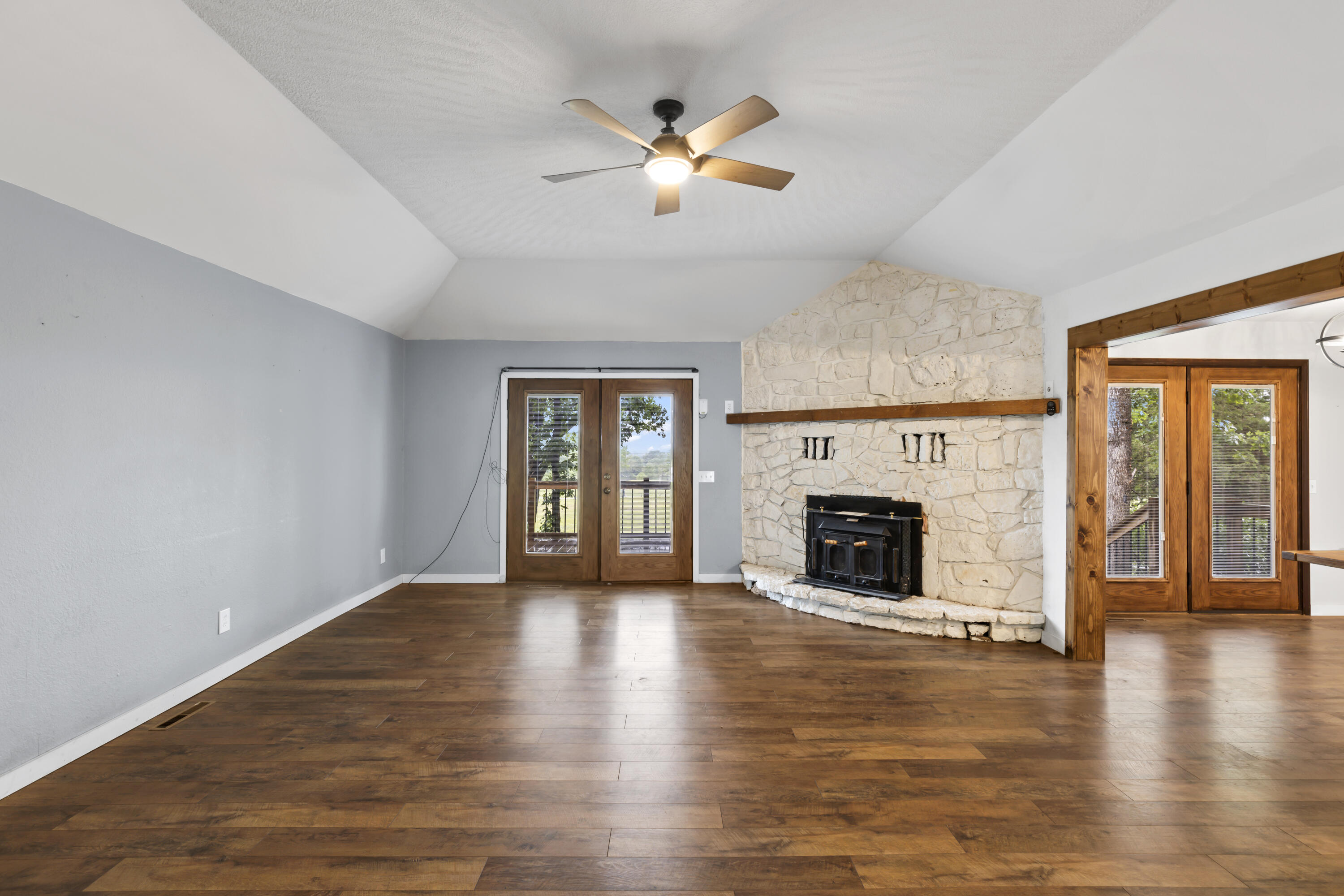 1004 White Oak Property Photo 7