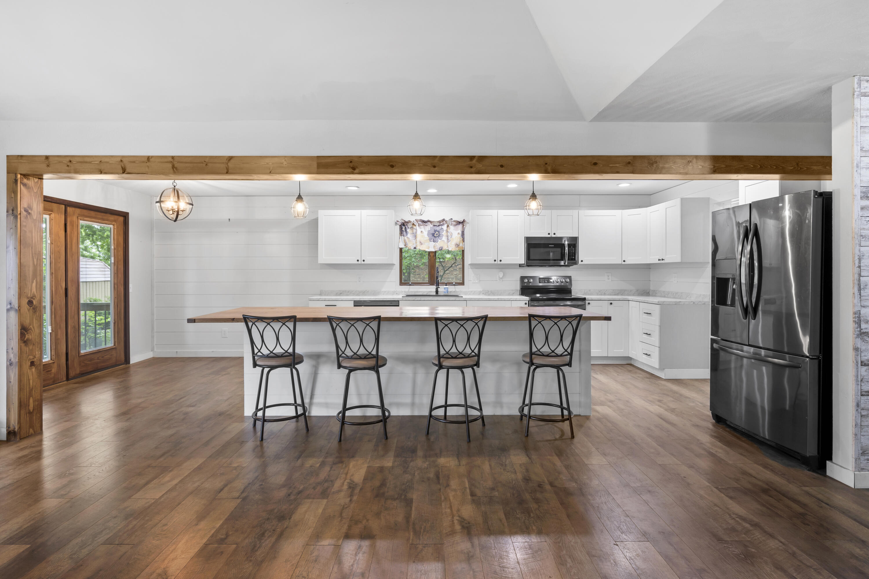 1004 White Oak Property Photo 8
