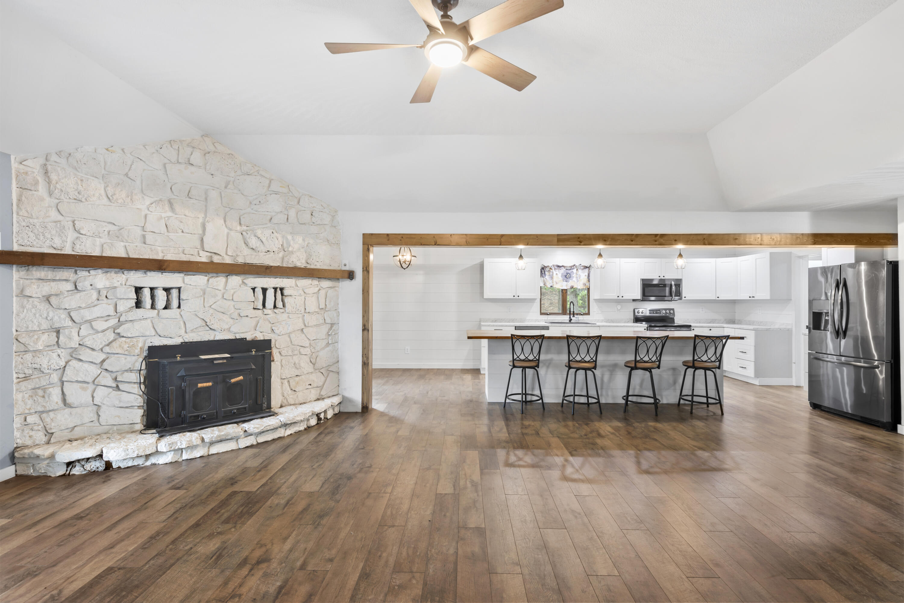 1004 White Oak Property Photo 8