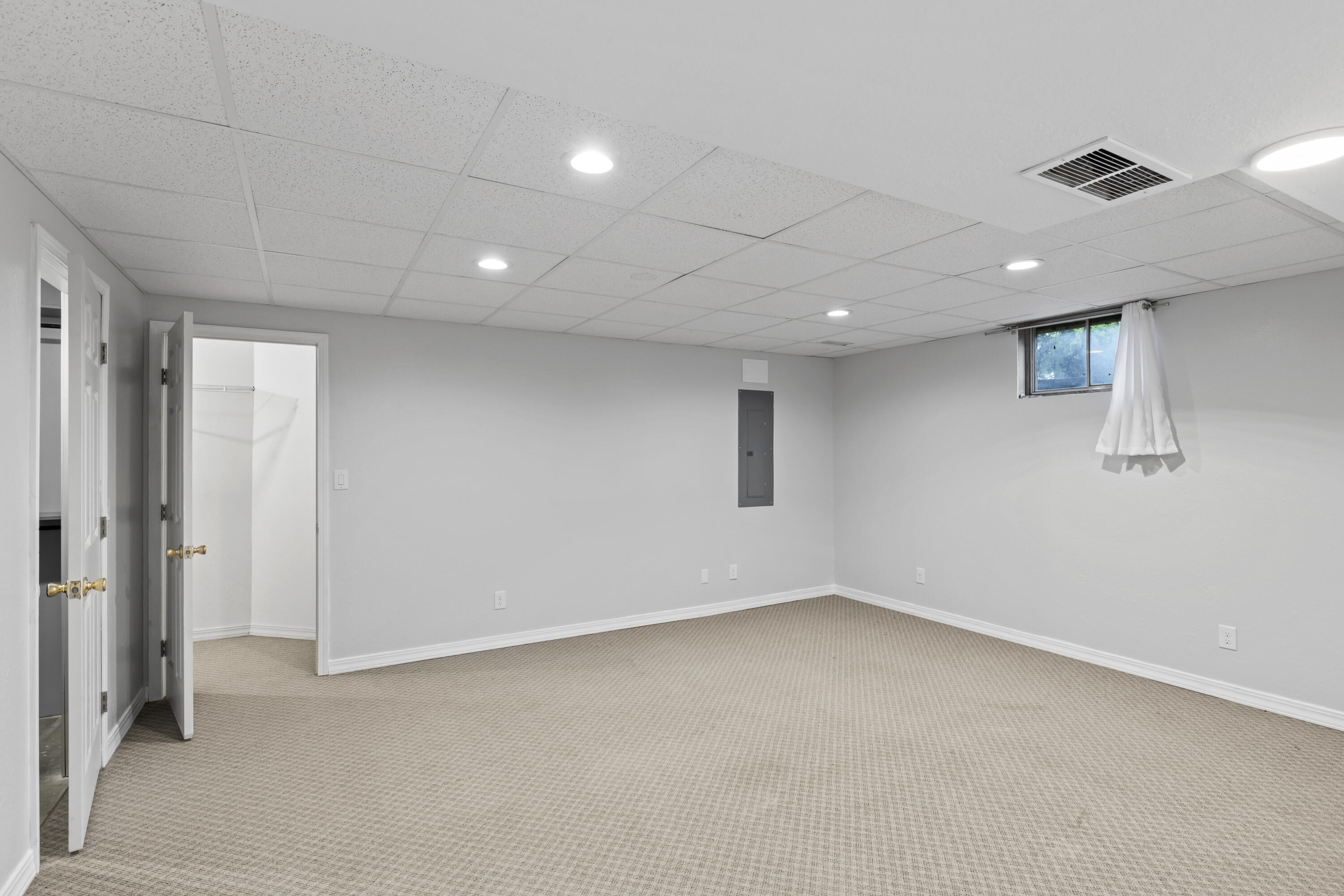 1004 White Oak Property Photo 11
