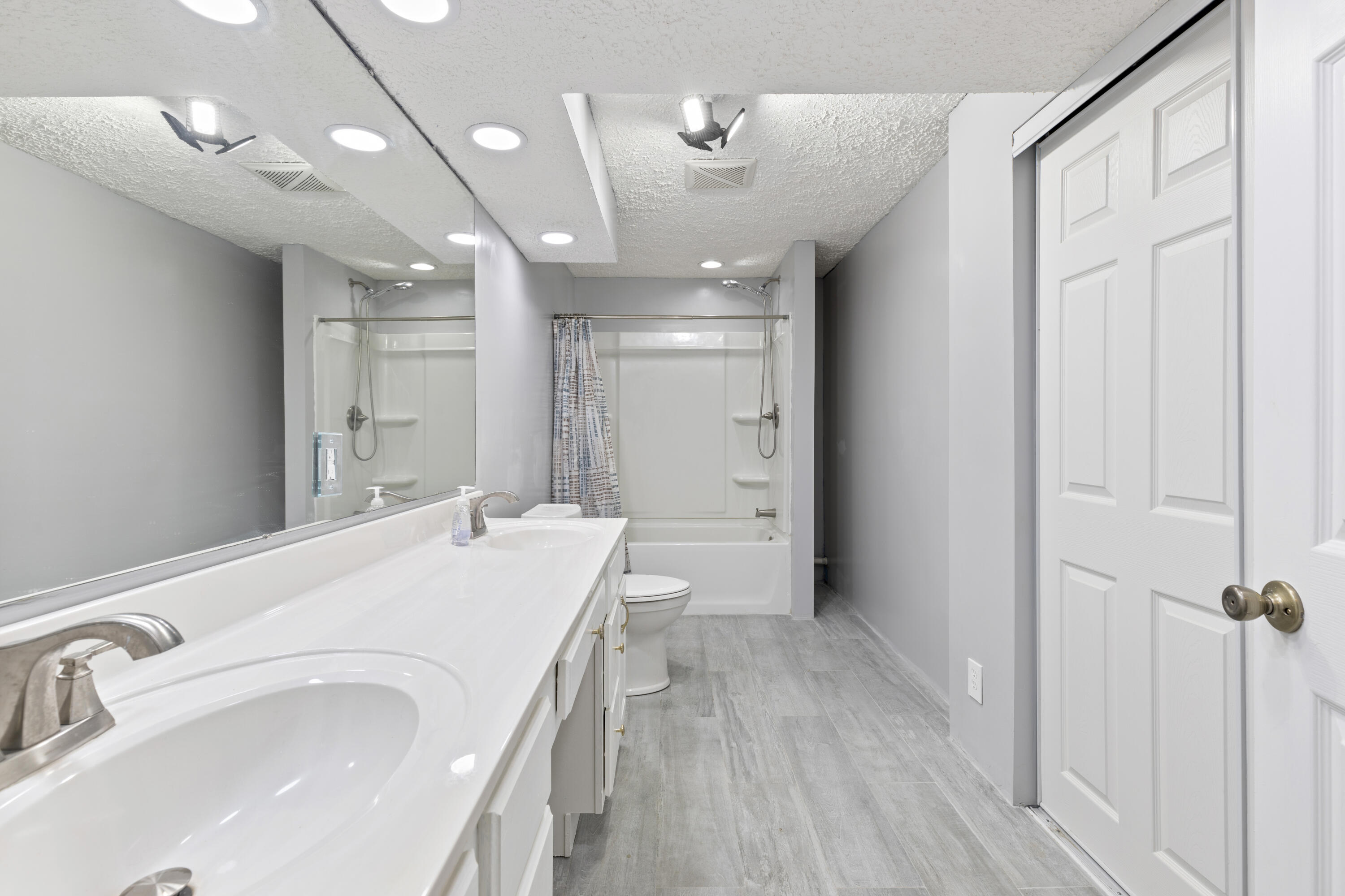 1004 White Oak Property Photo 12