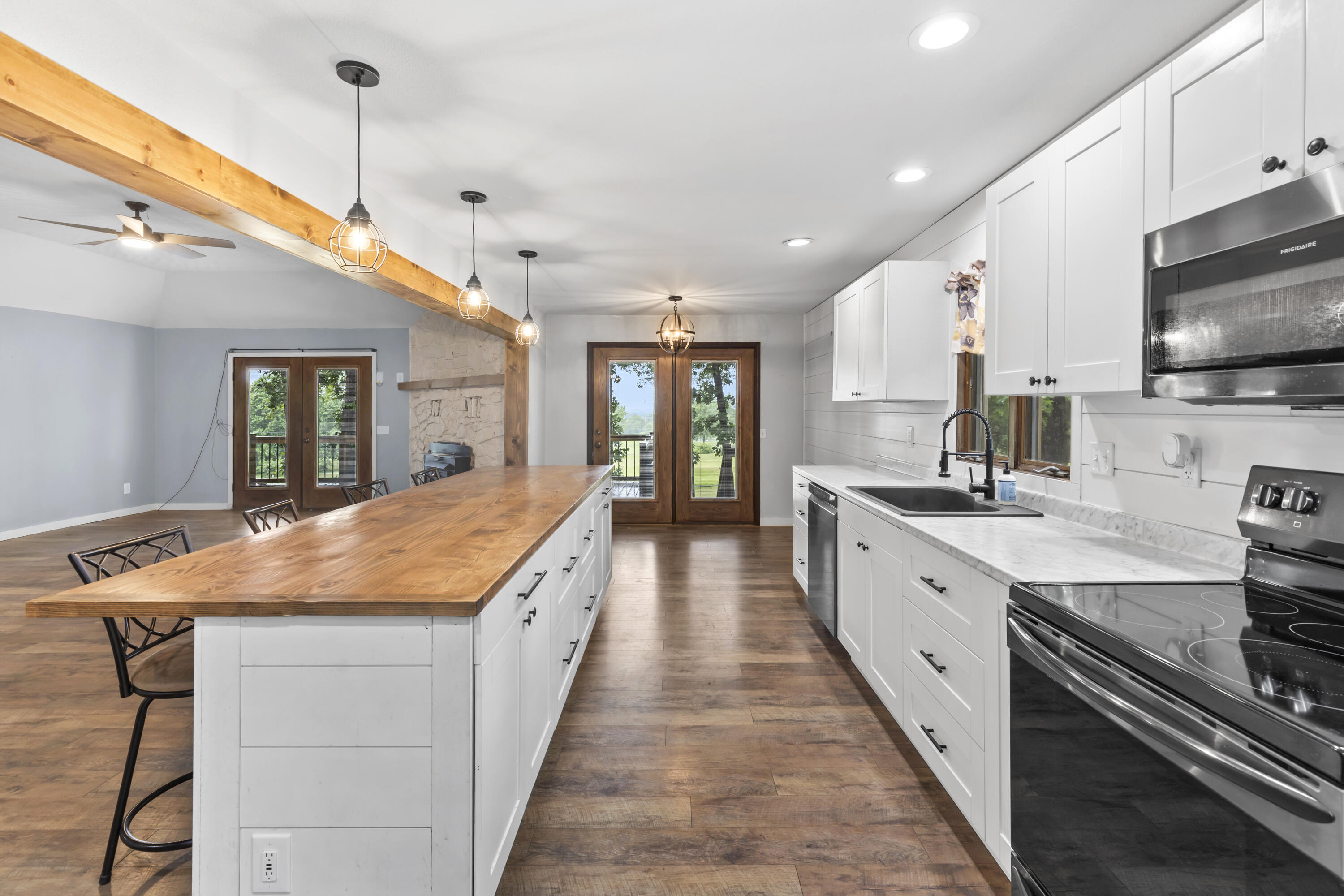 1004 White Oak Property Photo 15
