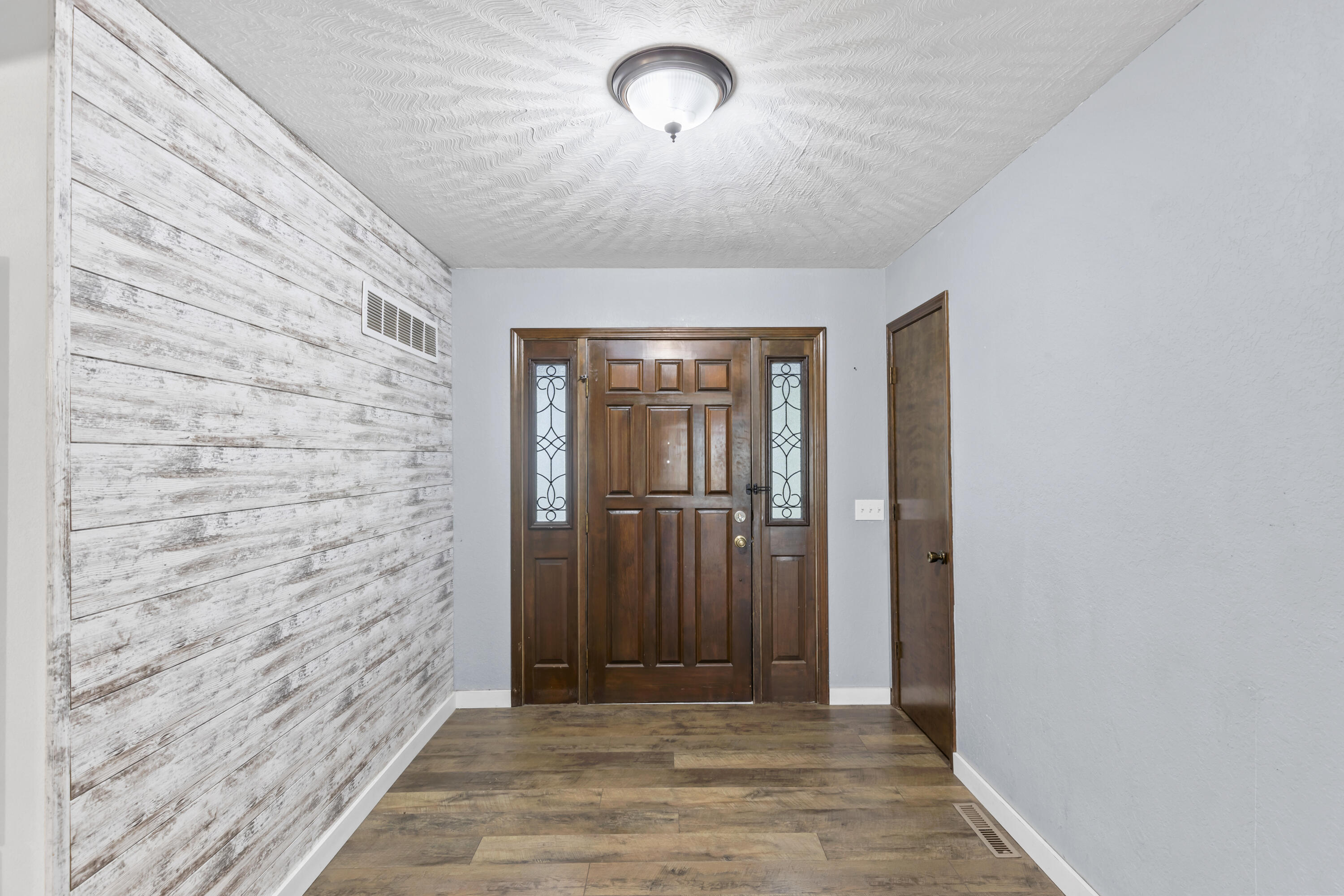 1004 White Oak Property Photo 20