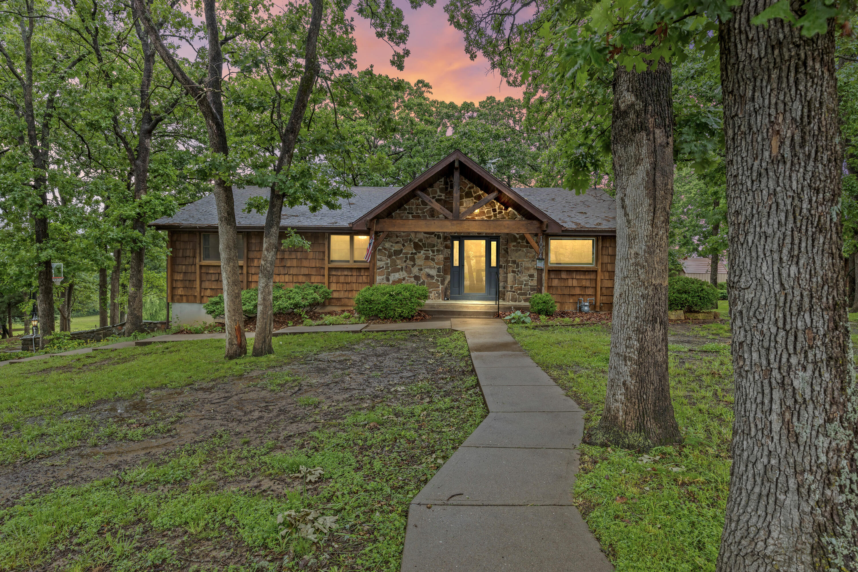 1004 White Oak Property Photo 26
