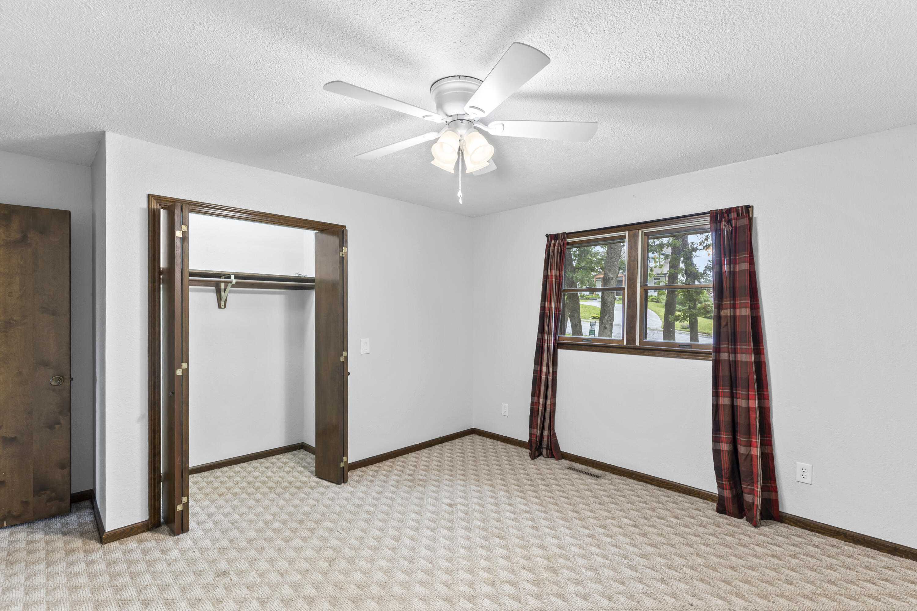 1004 White Oak Property Photo 29