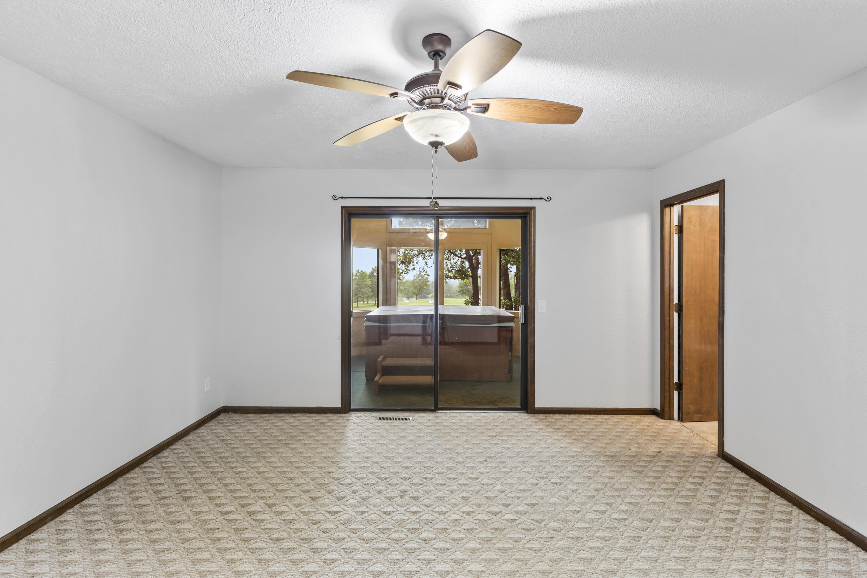1004 White Oak Property Photo 30