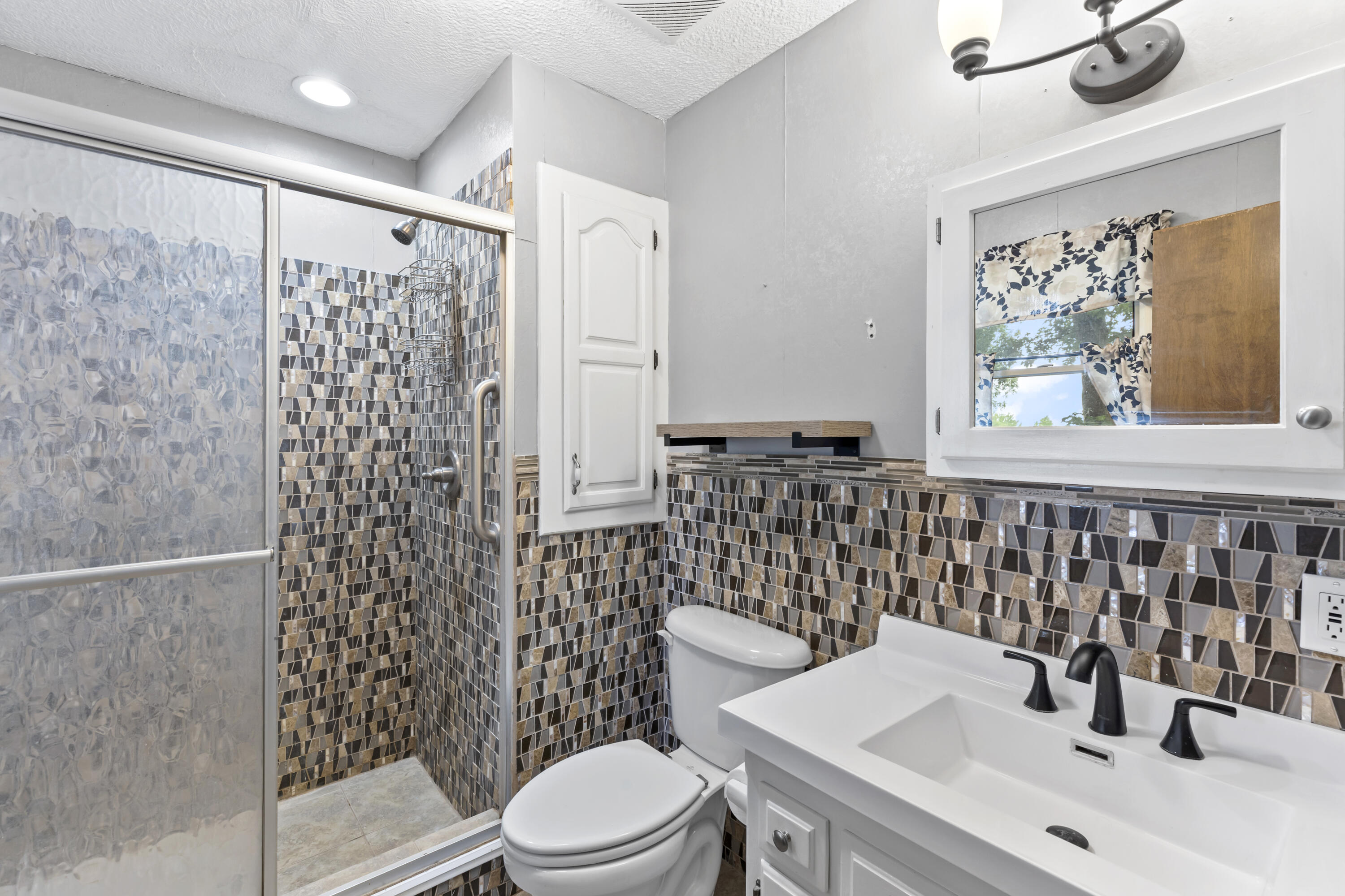 1004 White Oak Property Photo 33