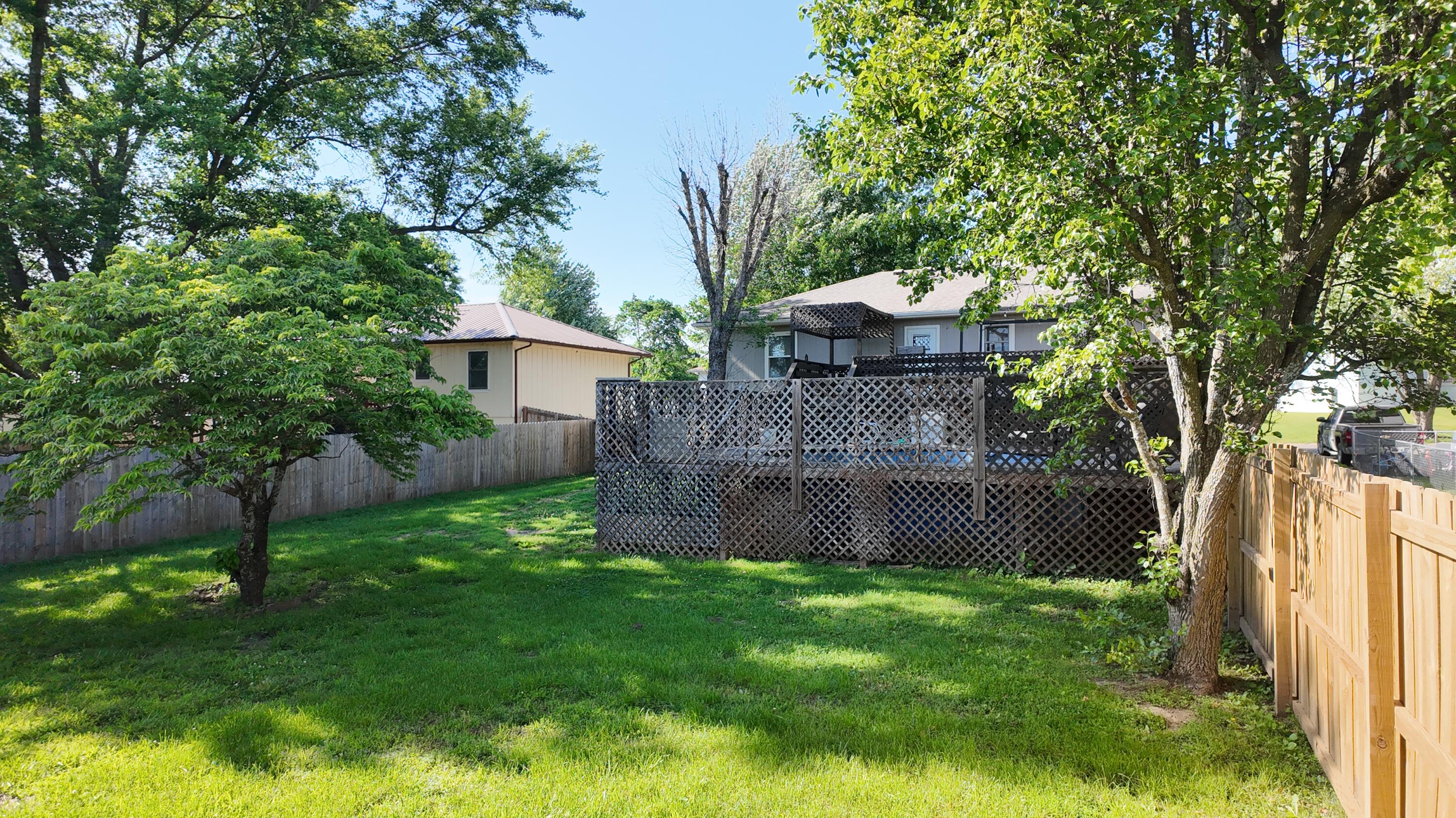 606 W Clover Drive Property Photo 9