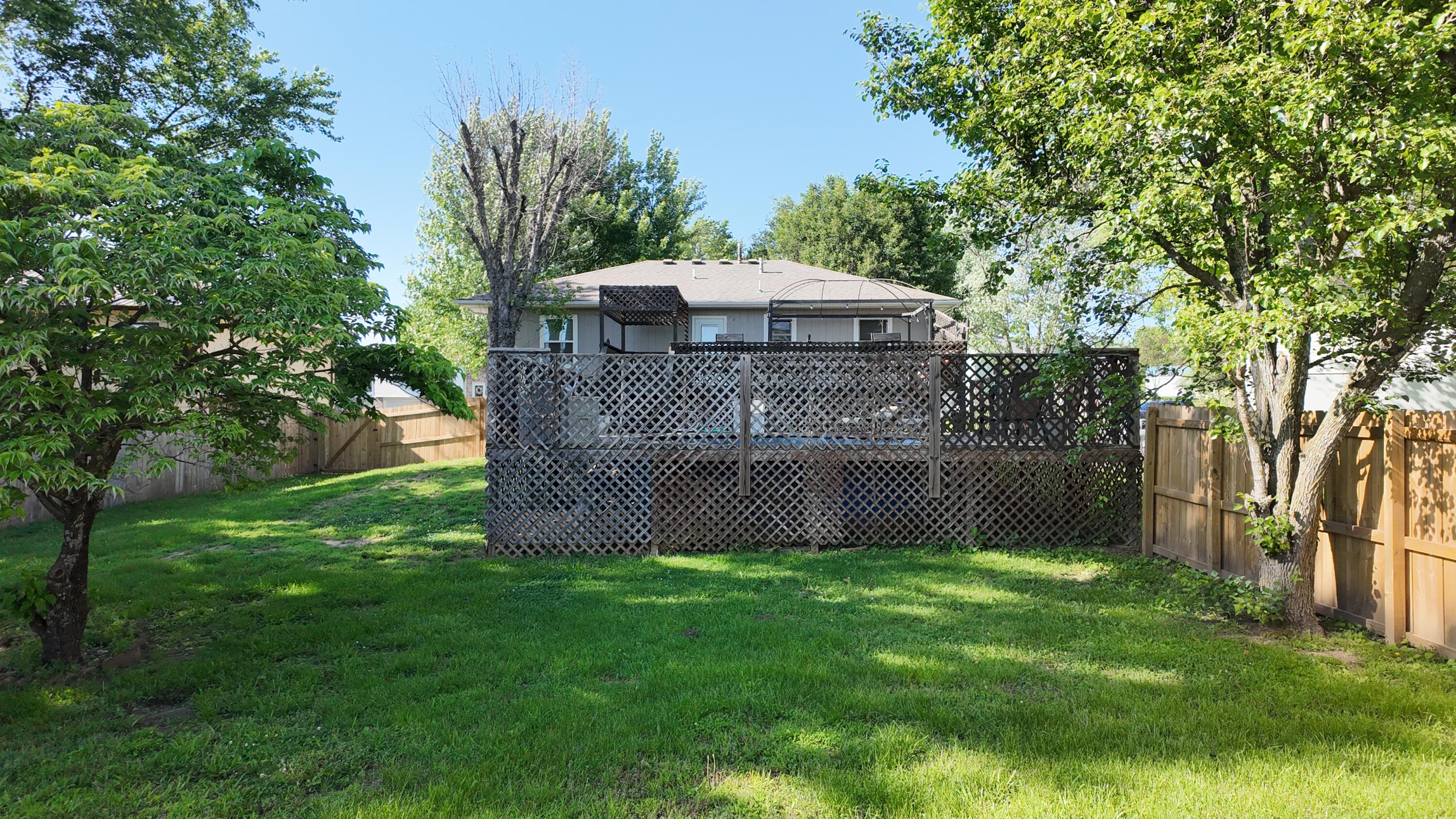 606 W Clover Drive Property Photo 10