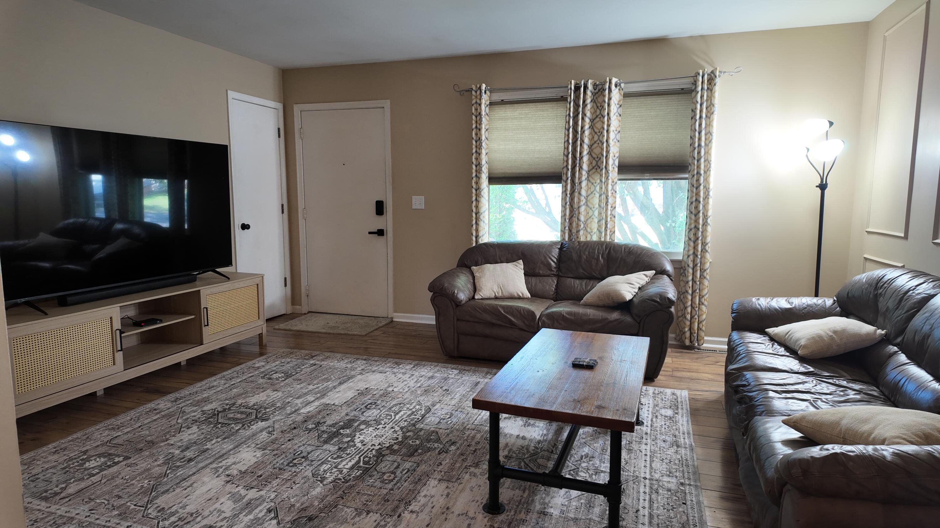 606 W Clover Drive Property Photo 12
