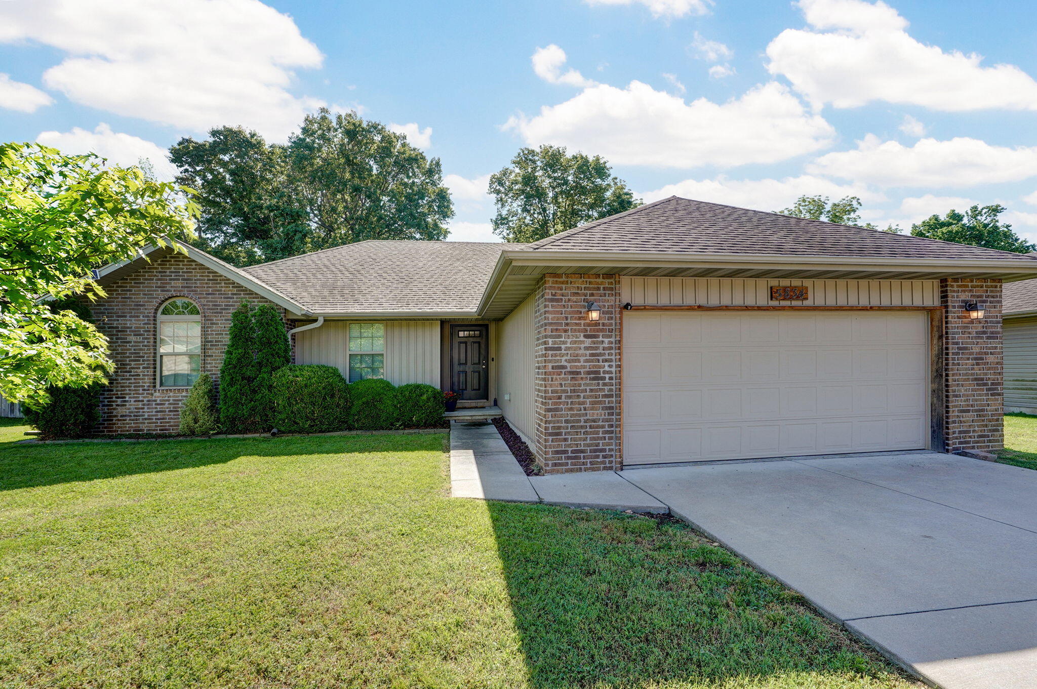 5834 South Geranium Lane Property Photo 1