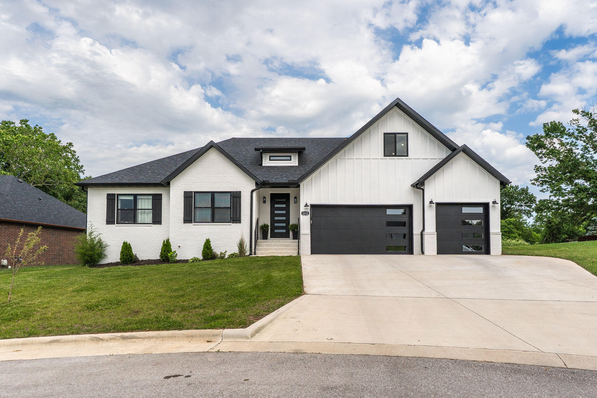 1612 East Silo Ridge Drive Property Photo 1