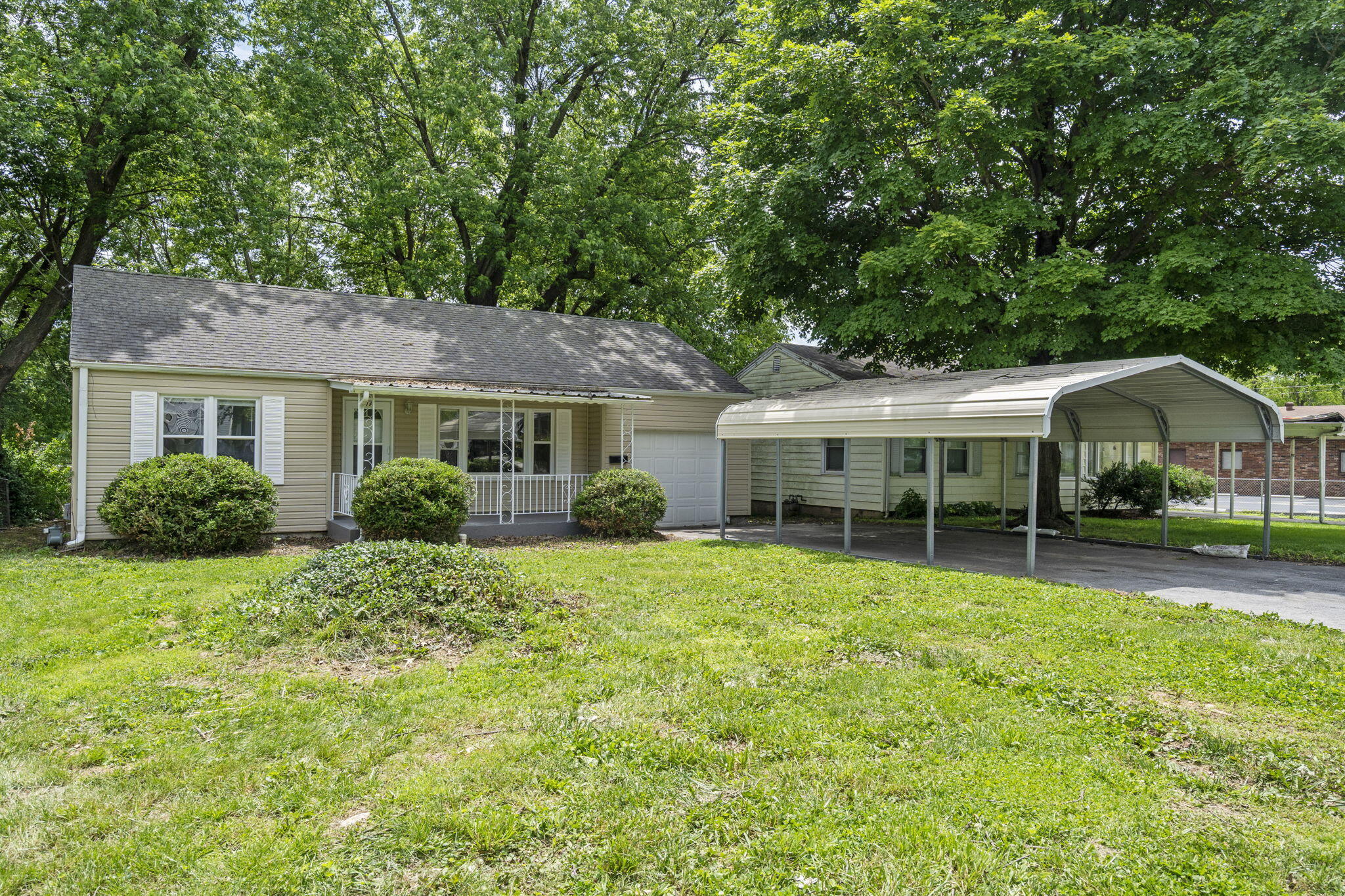 518 West Catalpa Street Property Photo 2