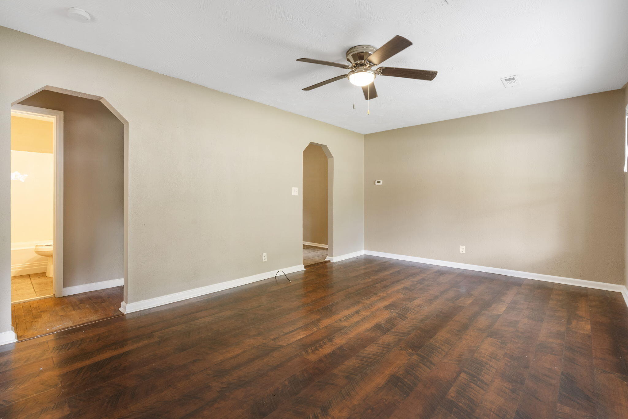518 West Catalpa Street Property Photo 5