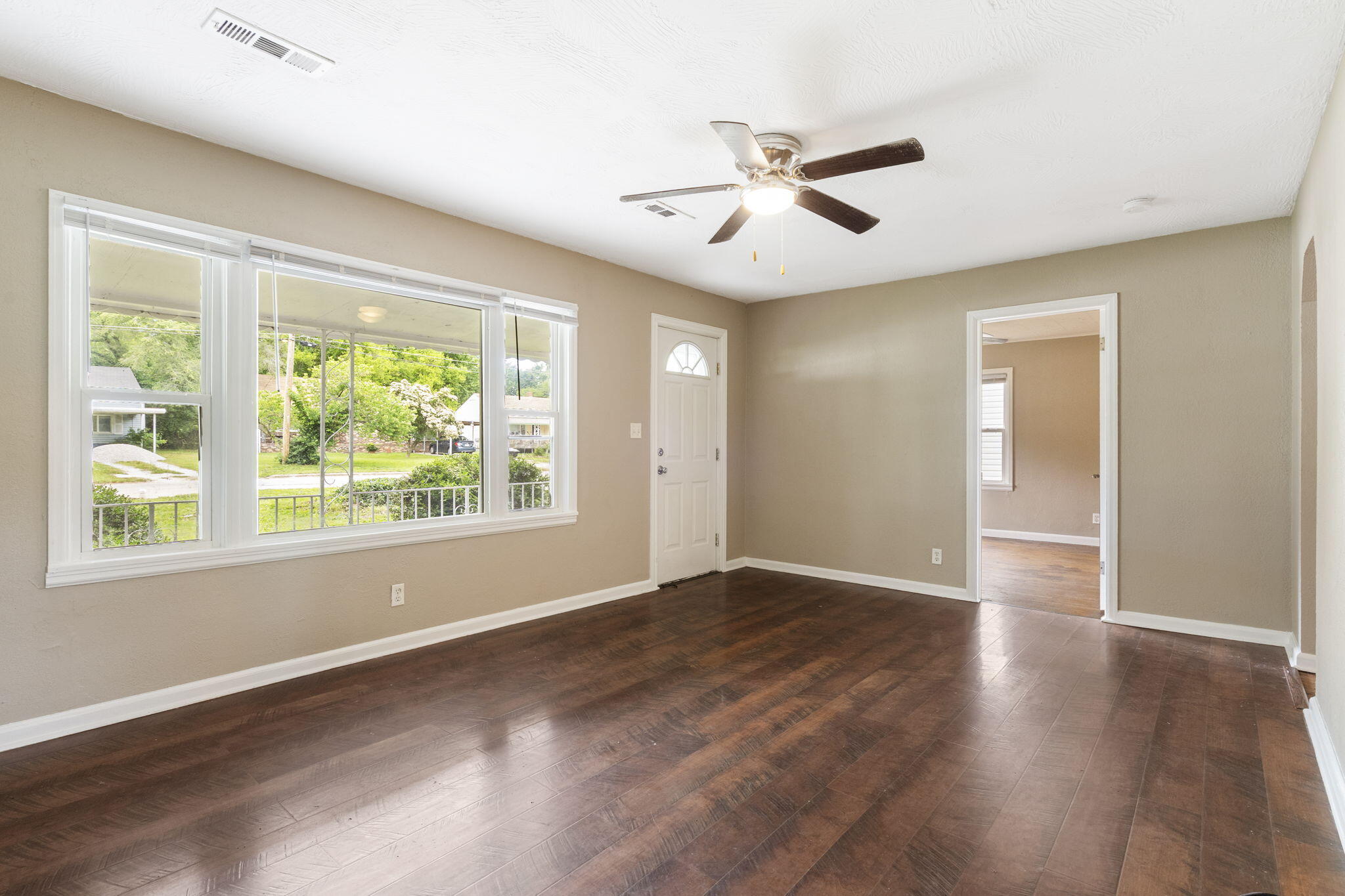 518 West Catalpa Street Property Photo 6