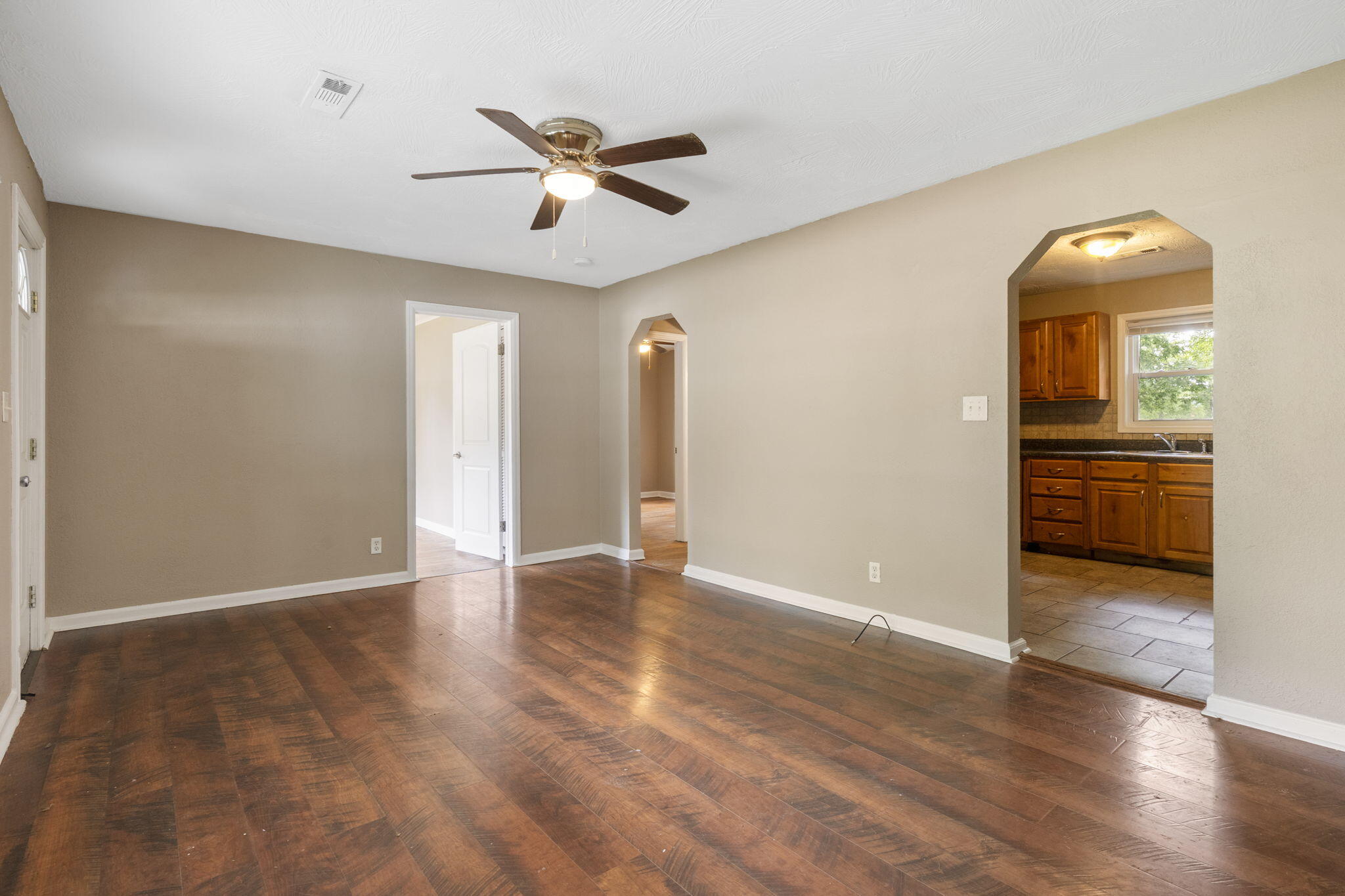 518 West Catalpa Street Property Photo 8