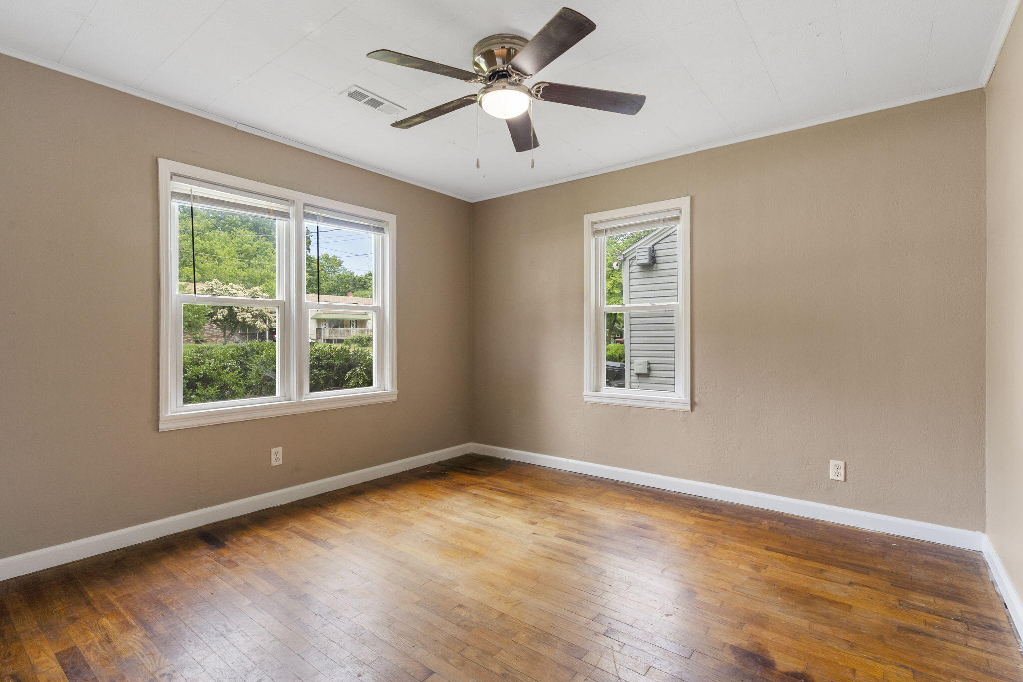 518 West Catalpa Street Property Photo 13