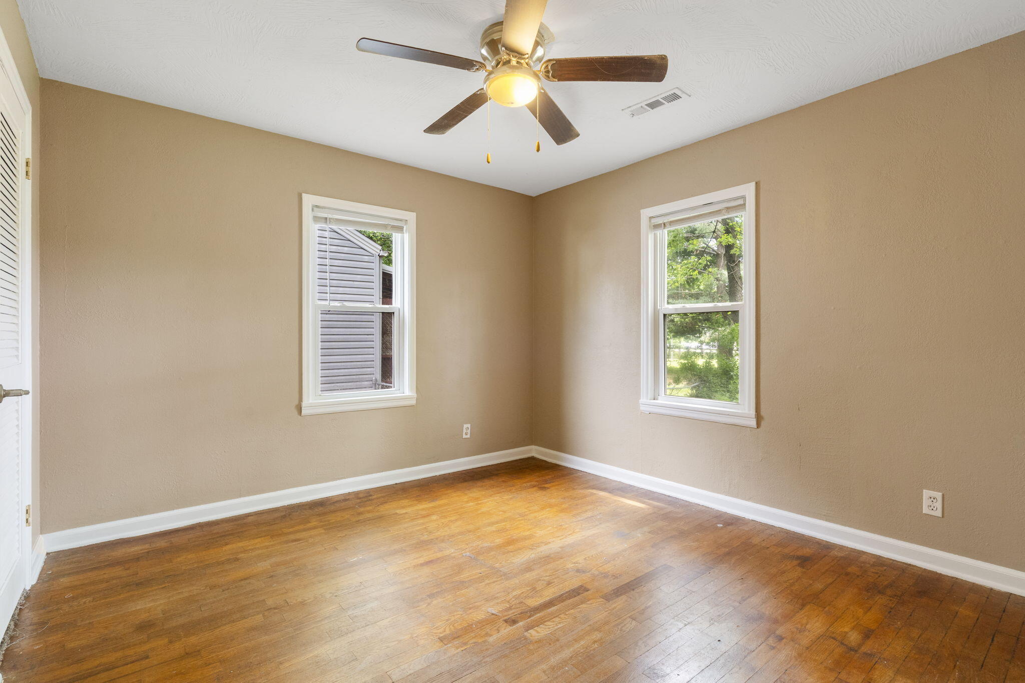 518 West Catalpa Street Property Photo 16