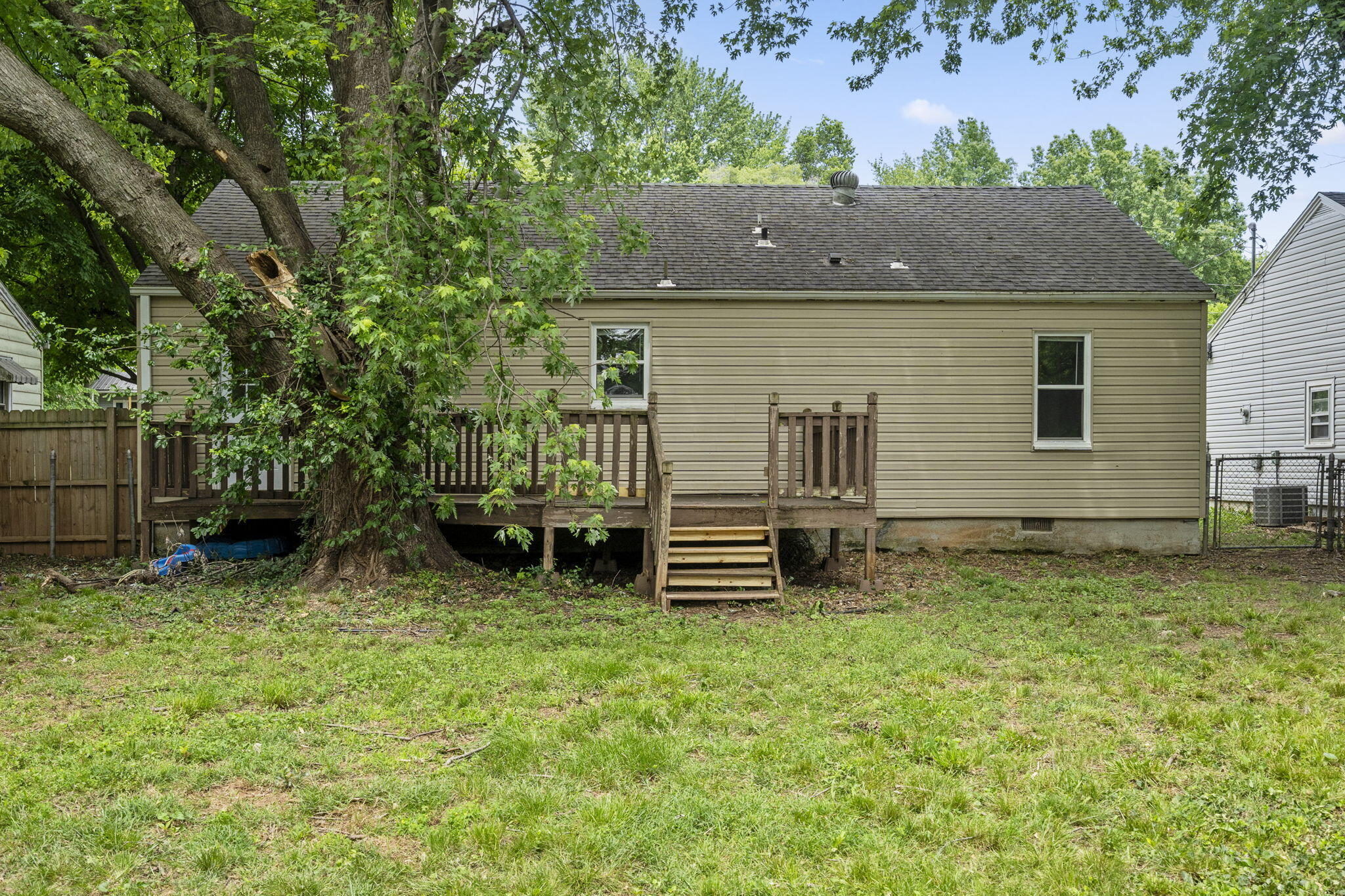 518 West Catalpa Street Property Photo 27