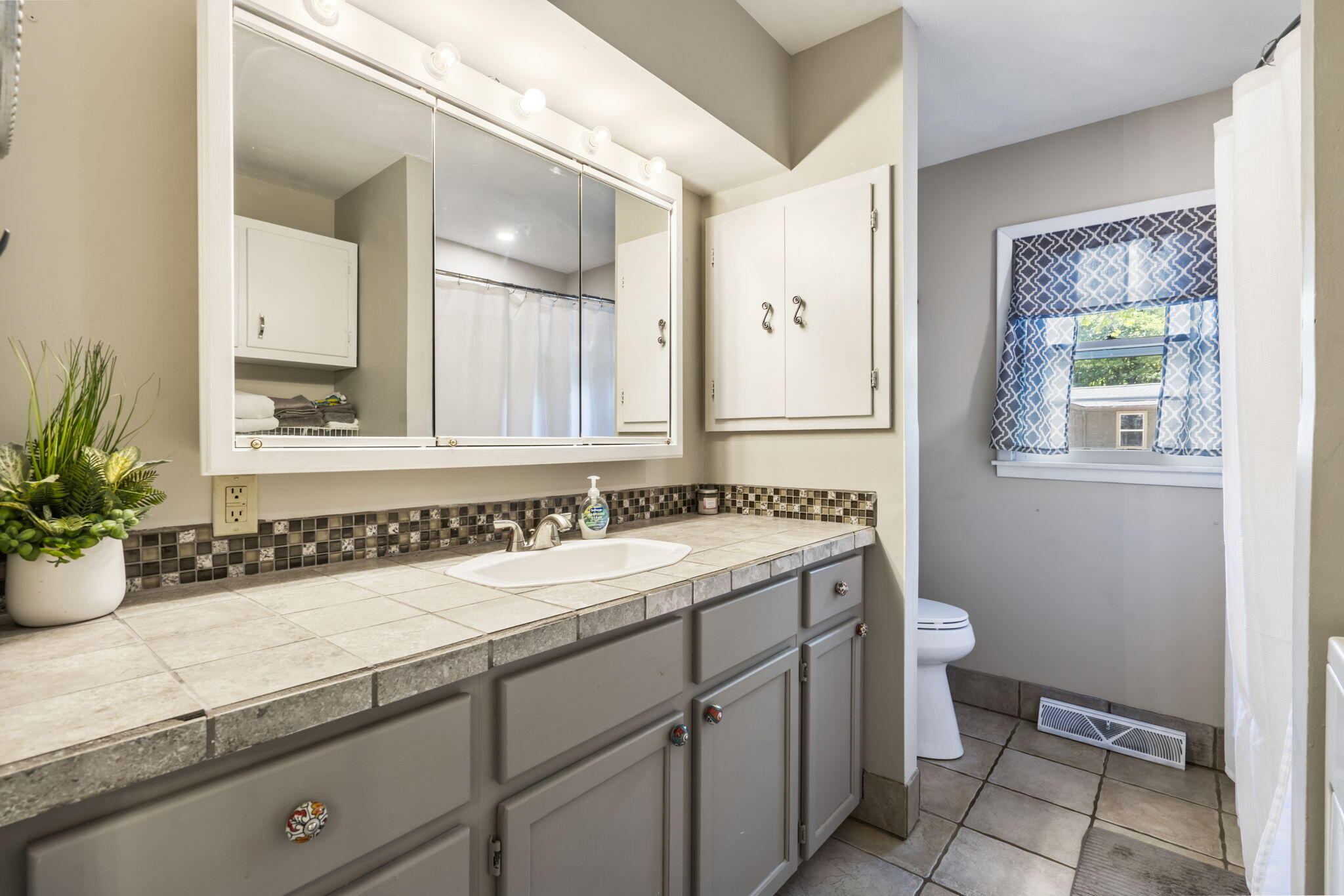 3430 South Elmview Avenue Property Photo 12