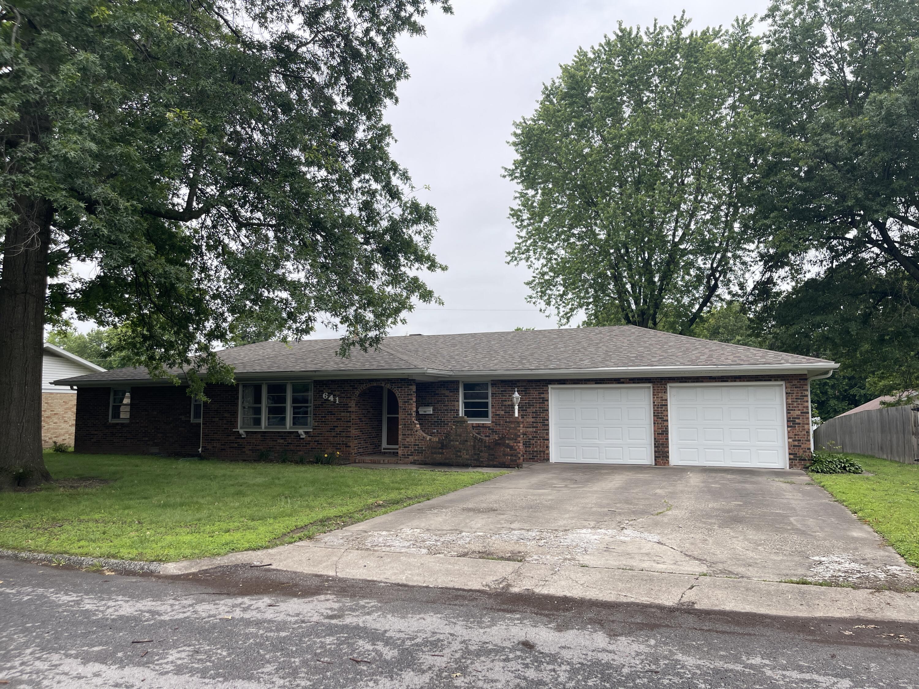 641 North Claud Avenue Property Photo 1