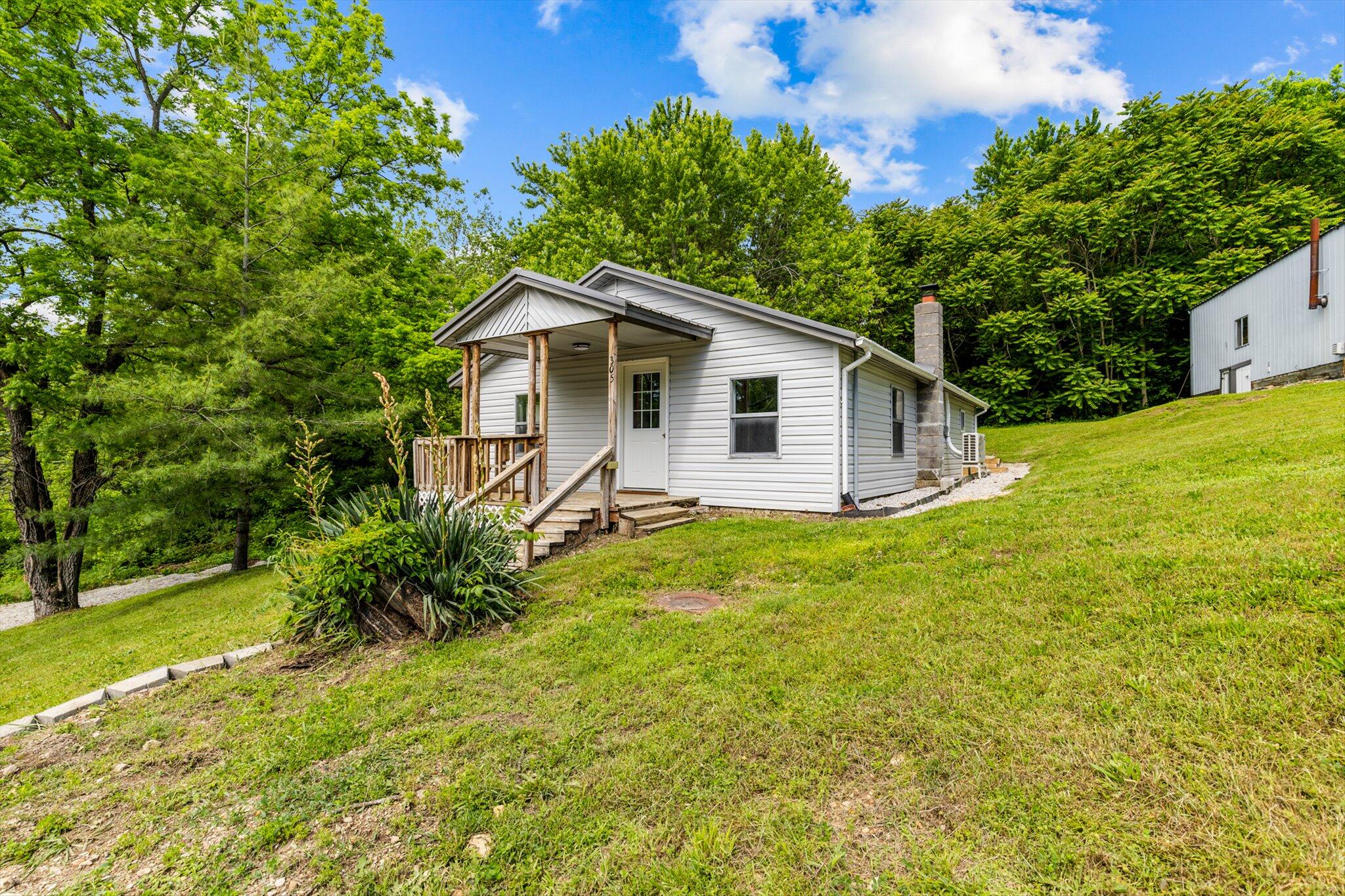 305 South Rock Avenue Property Photo 1