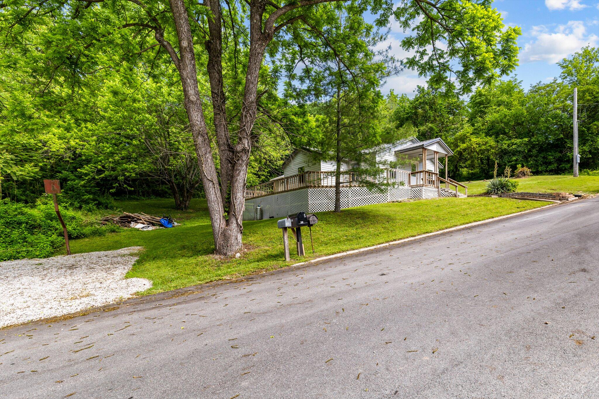 305 South Rock Avenue Property Photo 3