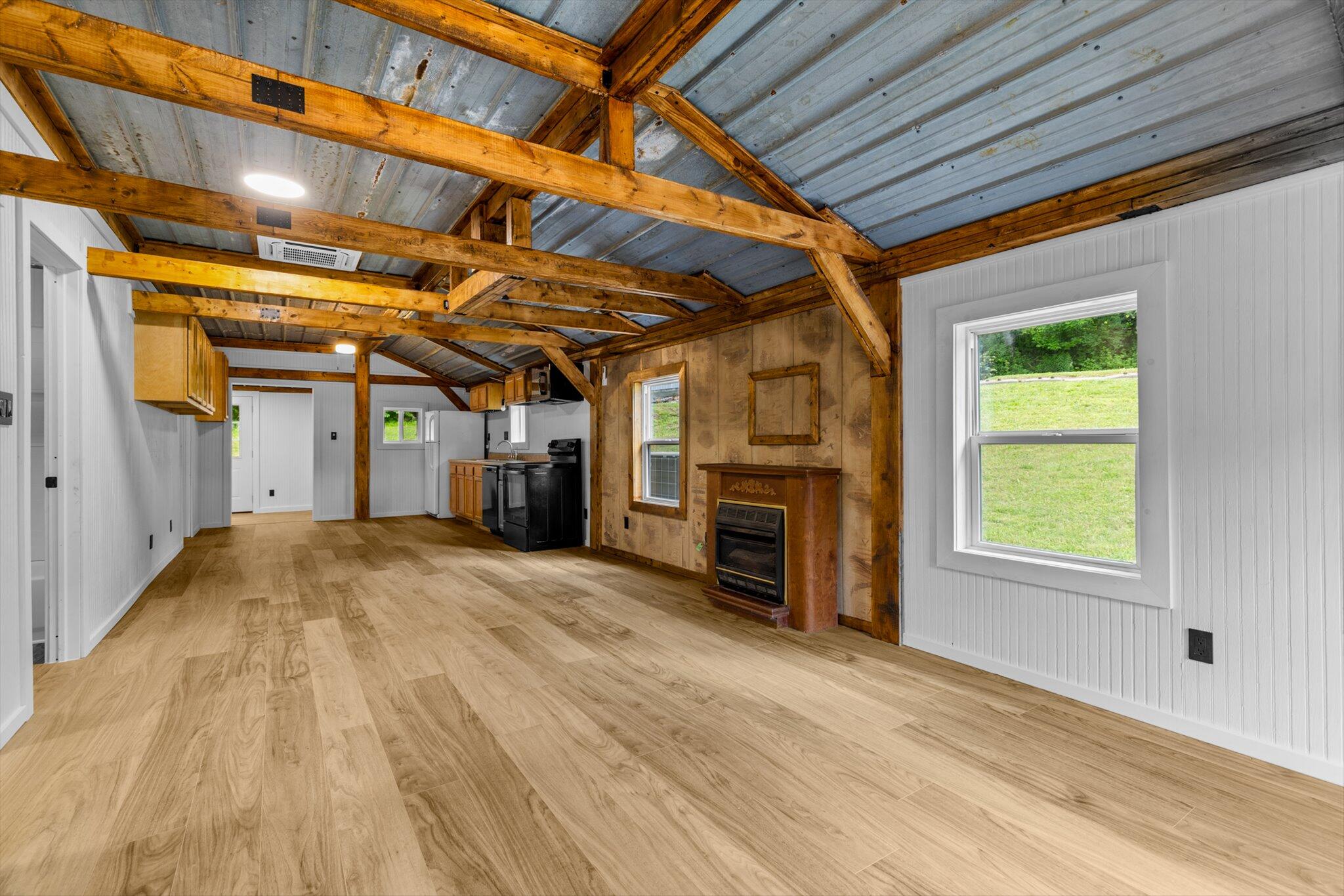 305 South Rock Avenue Property Photo 8