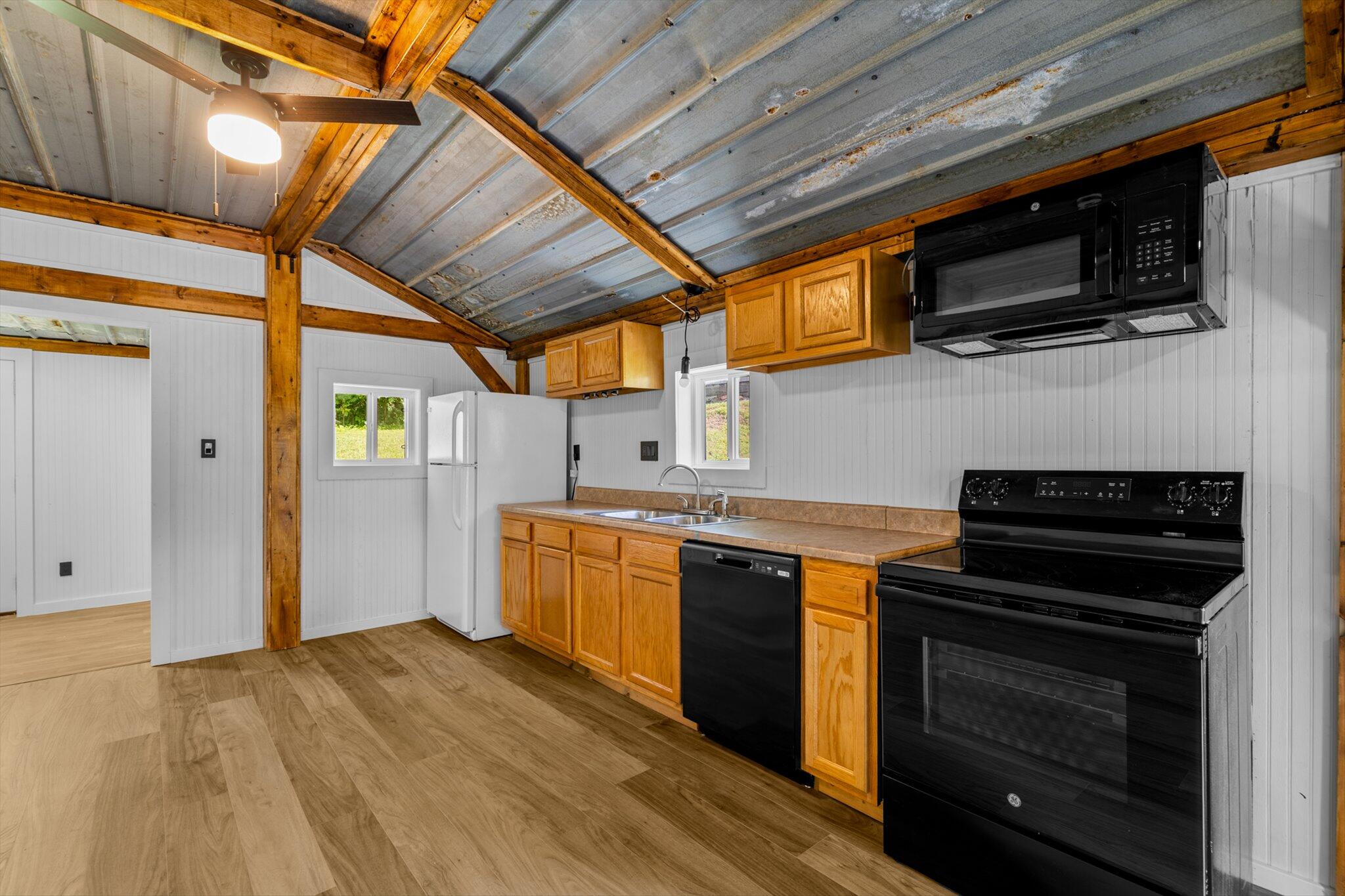 305 South Rock Avenue Property Photo 10