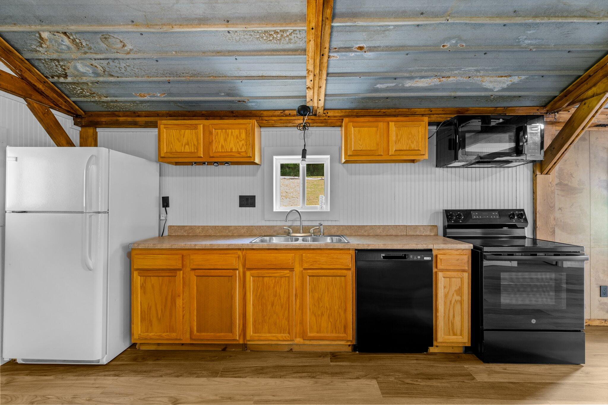 305 South Rock Avenue Property Photo 11