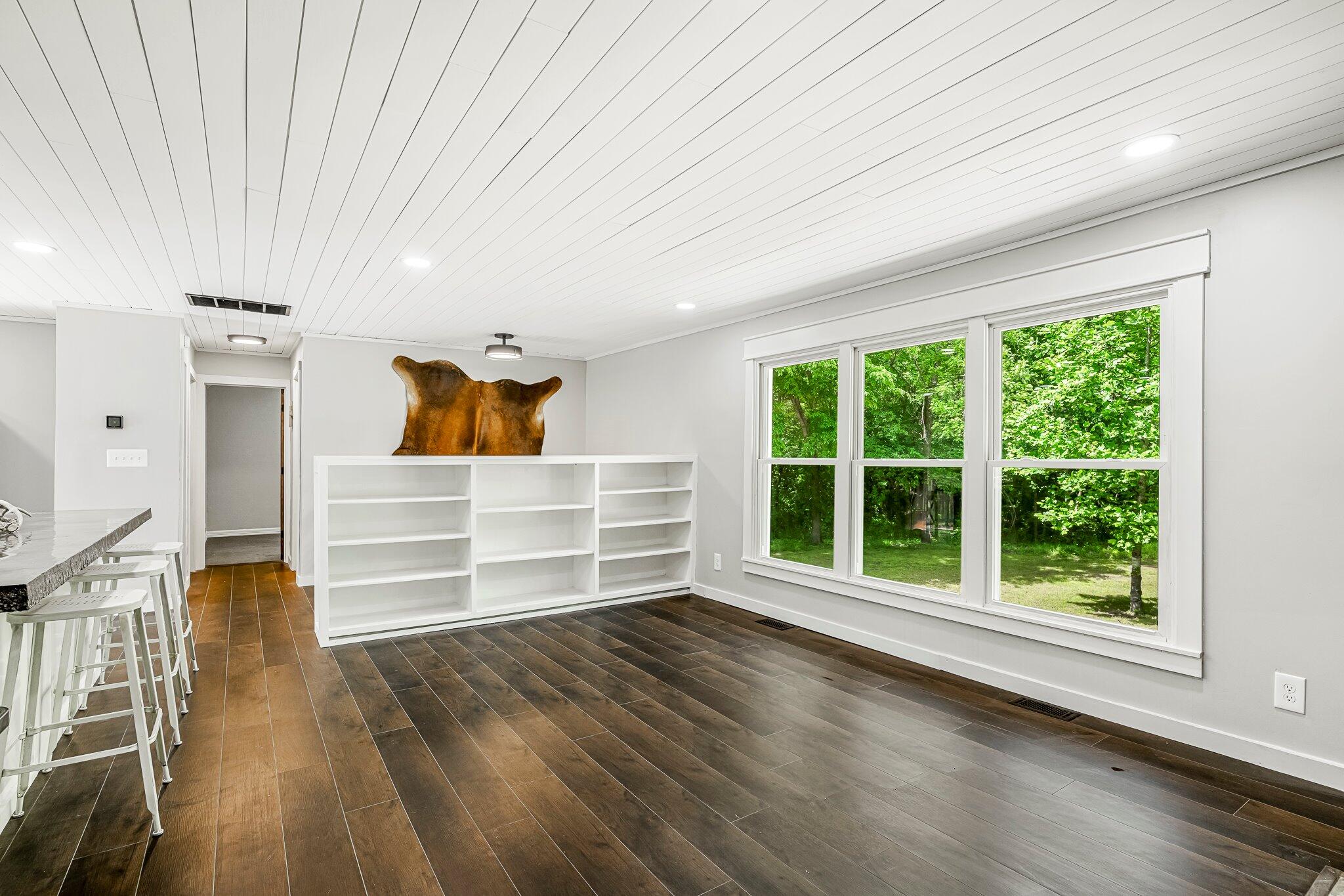 952 Monterrey Road Property Photo 7