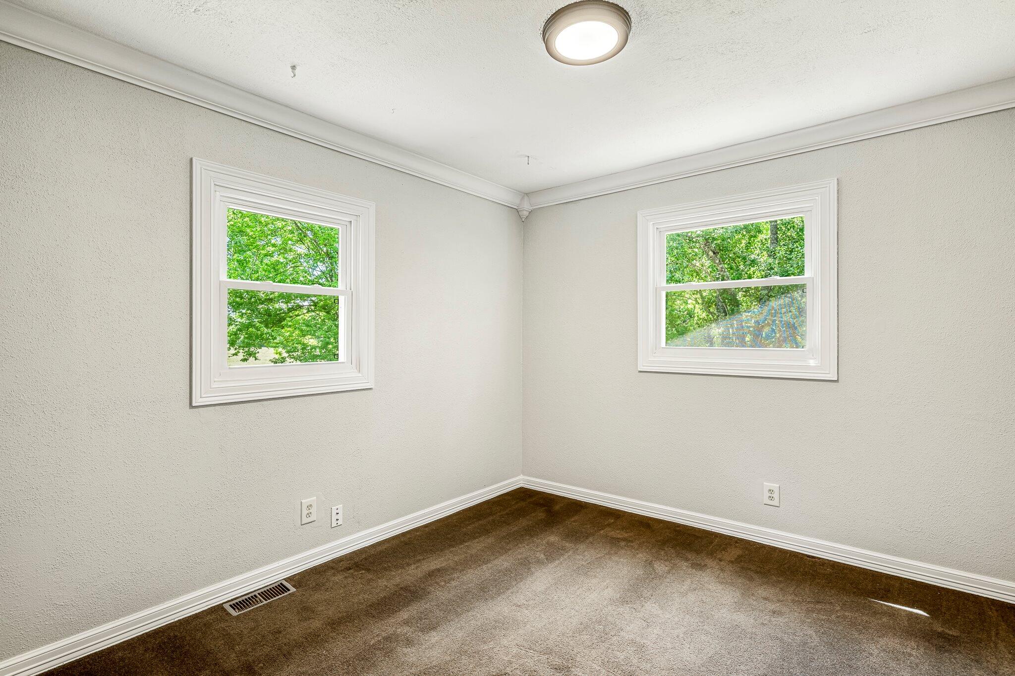 952 Monterrey Road Property Photo 14