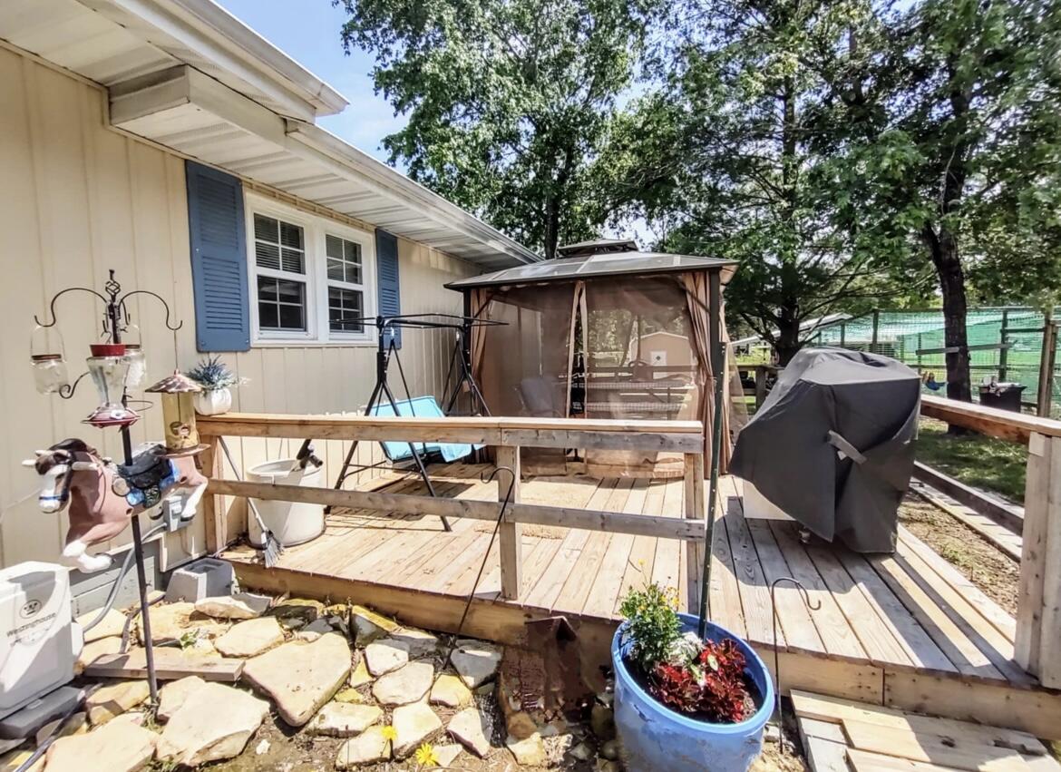 160 Clark Street Property Photo 6