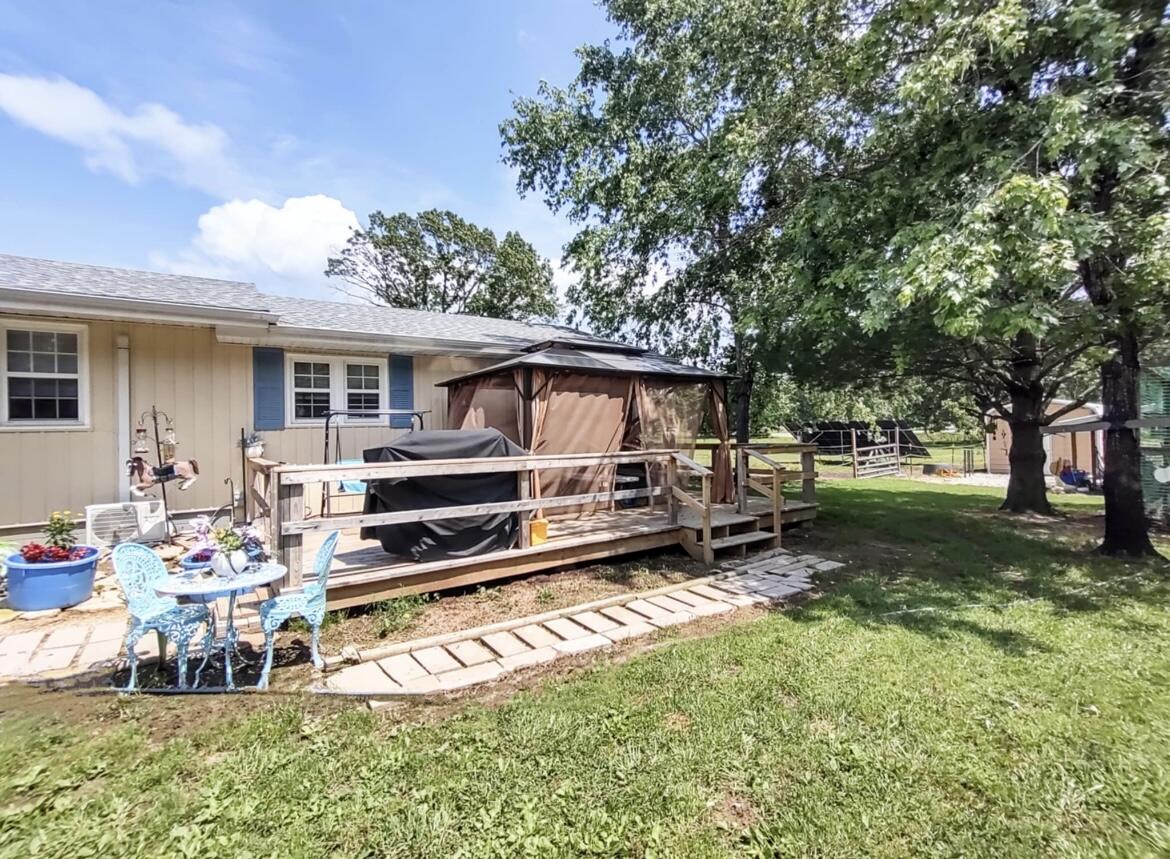160 Clark Street Property Photo 10