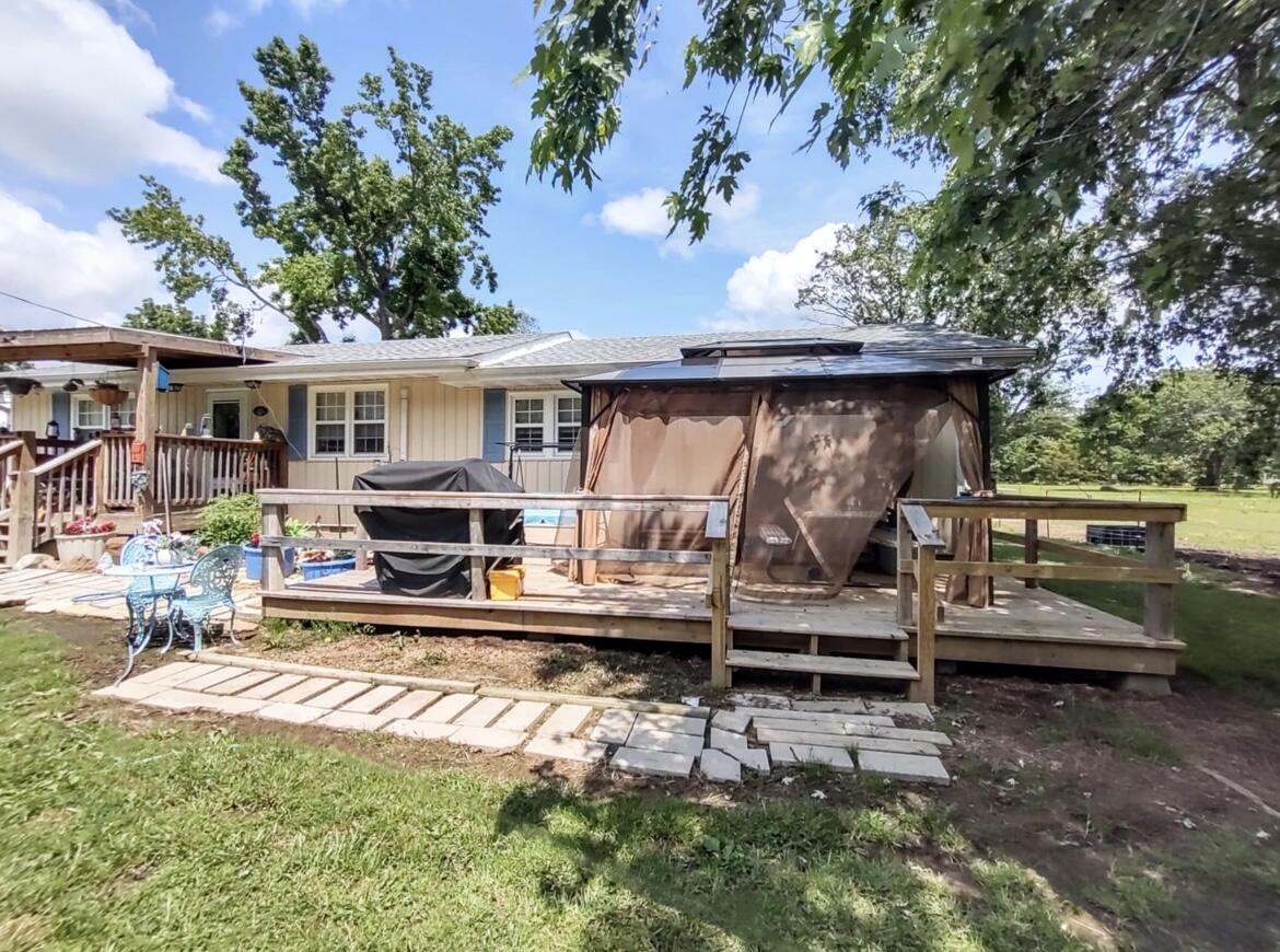 160 Clark Street Property Photo 11