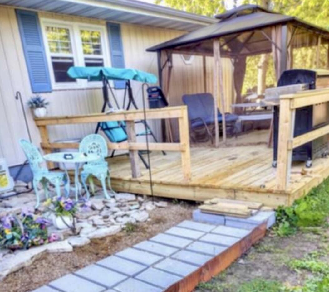 160 Clark Street Property Photo 12