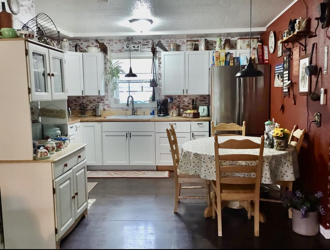 160 Clark Street Property Photo 14