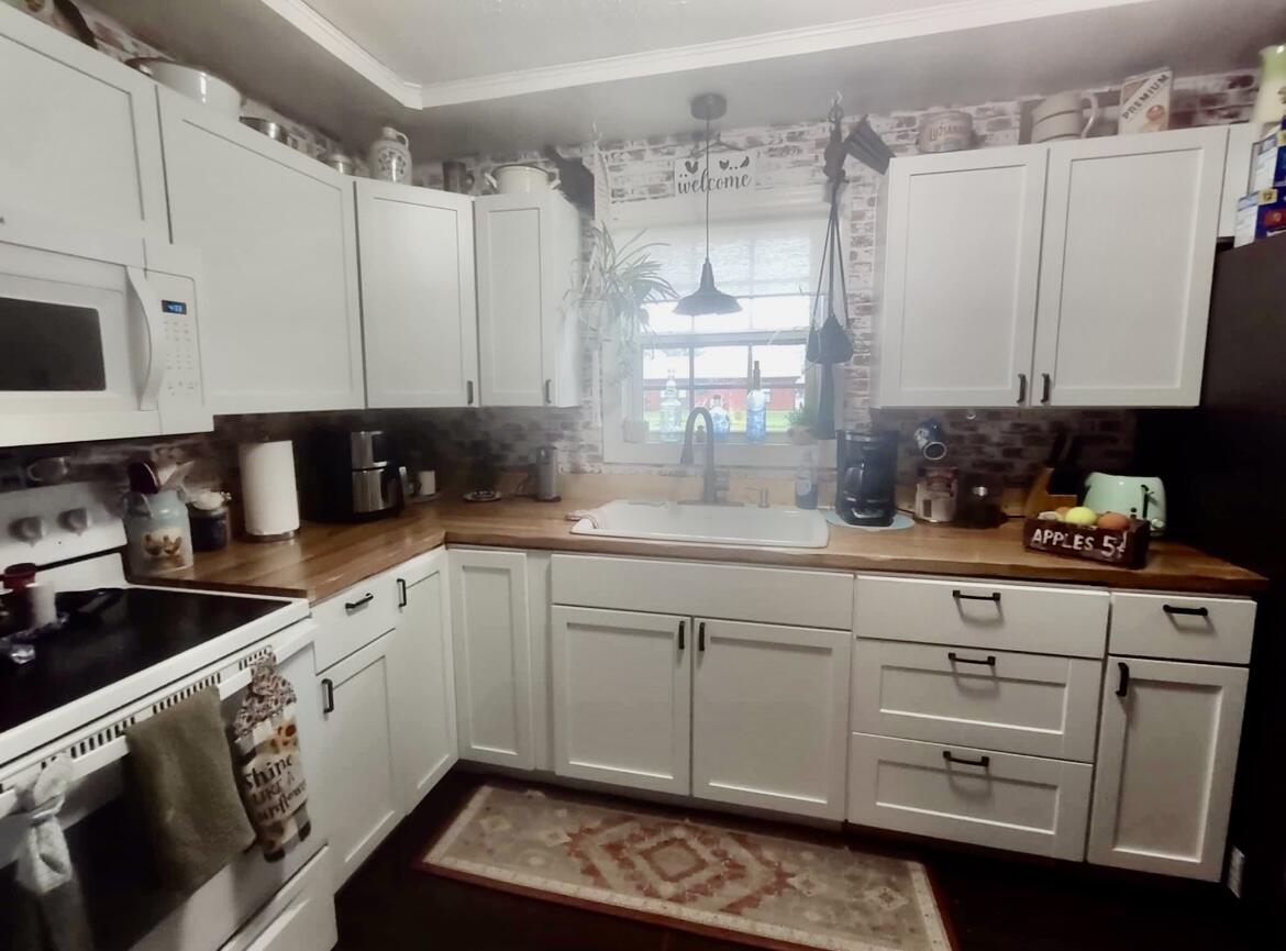 160 Clark Street Property Photo 15