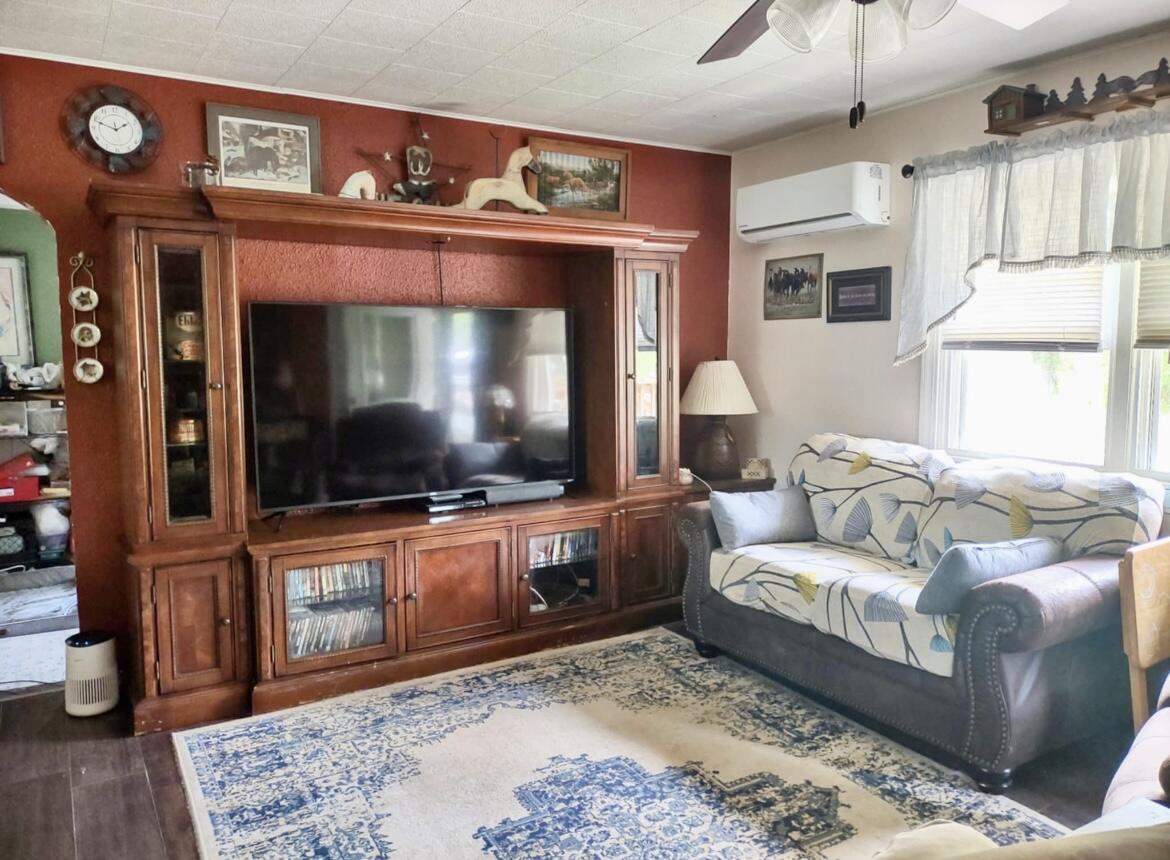 160 Clark Street Property Photo 22