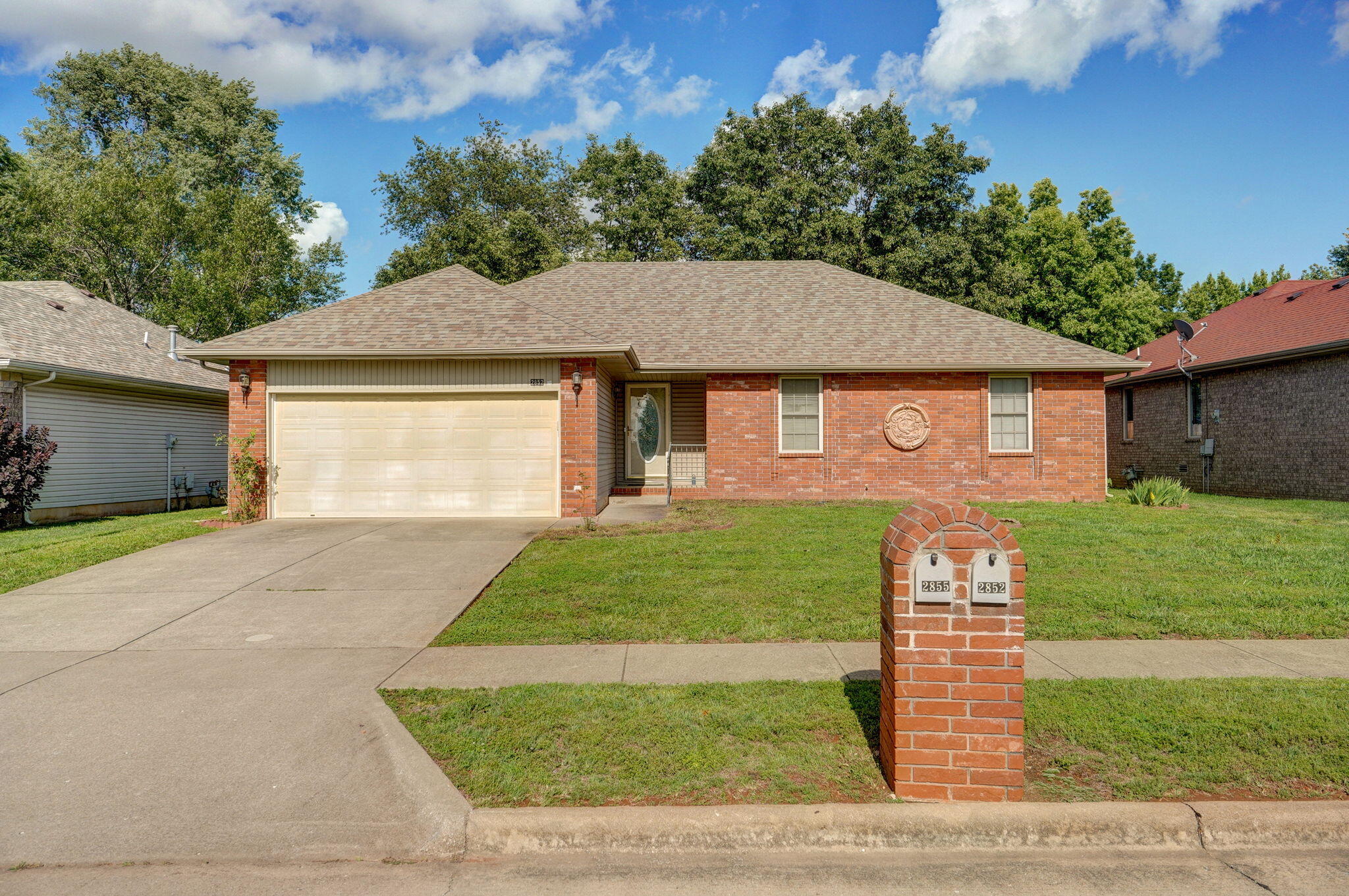 2852 South Pinehurst Avenue Property Photo 1