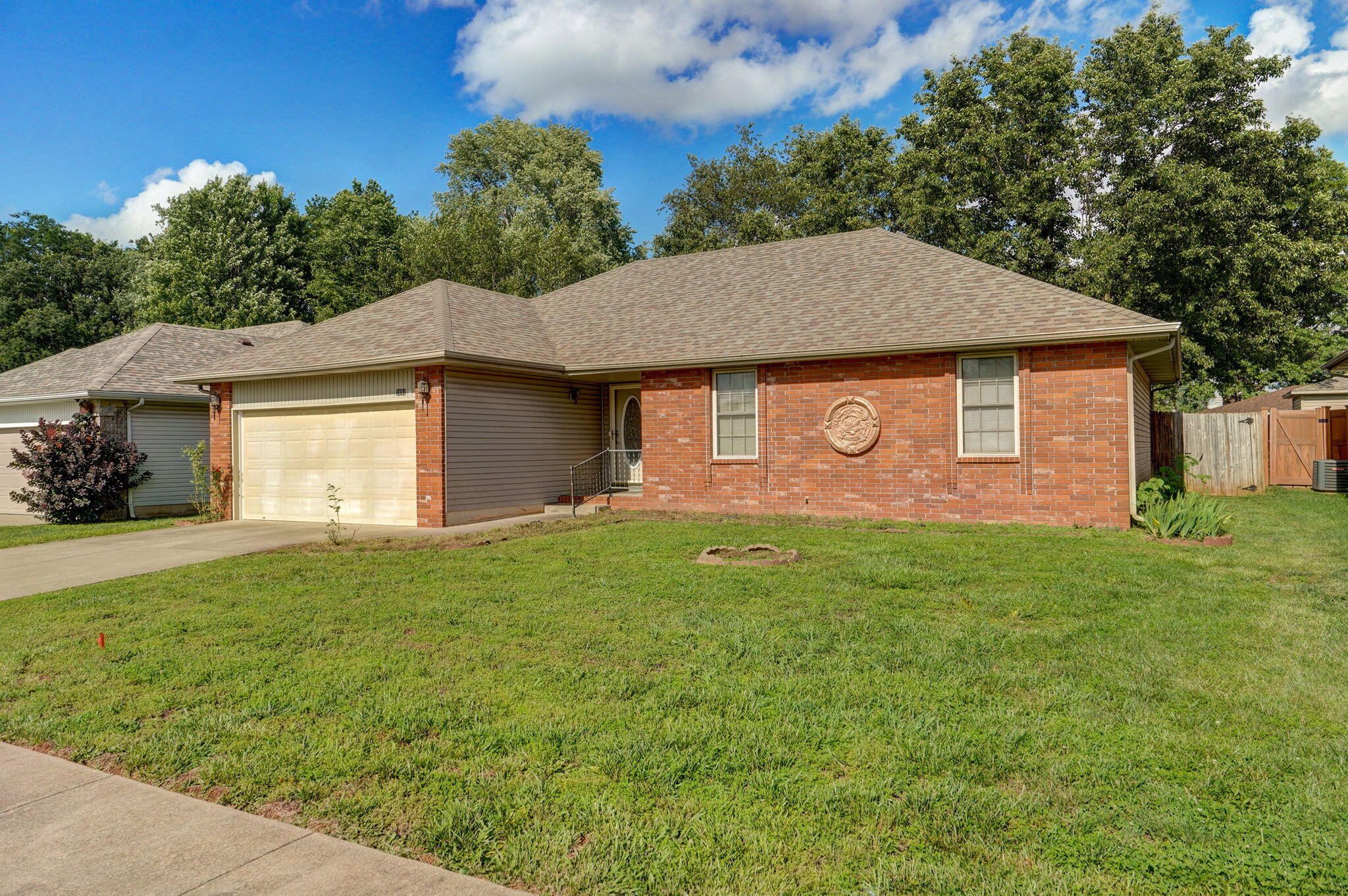 2852 South Pinehurst Avenue Property Photo 2