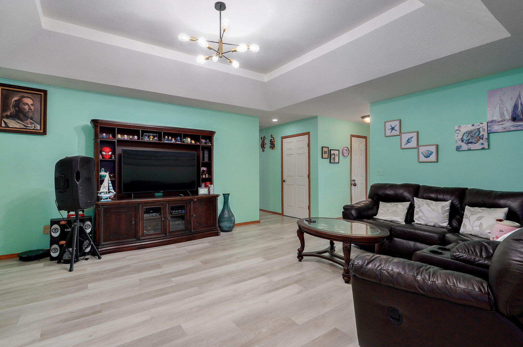 2852 South Pinehurst Avenue Property Photo 6