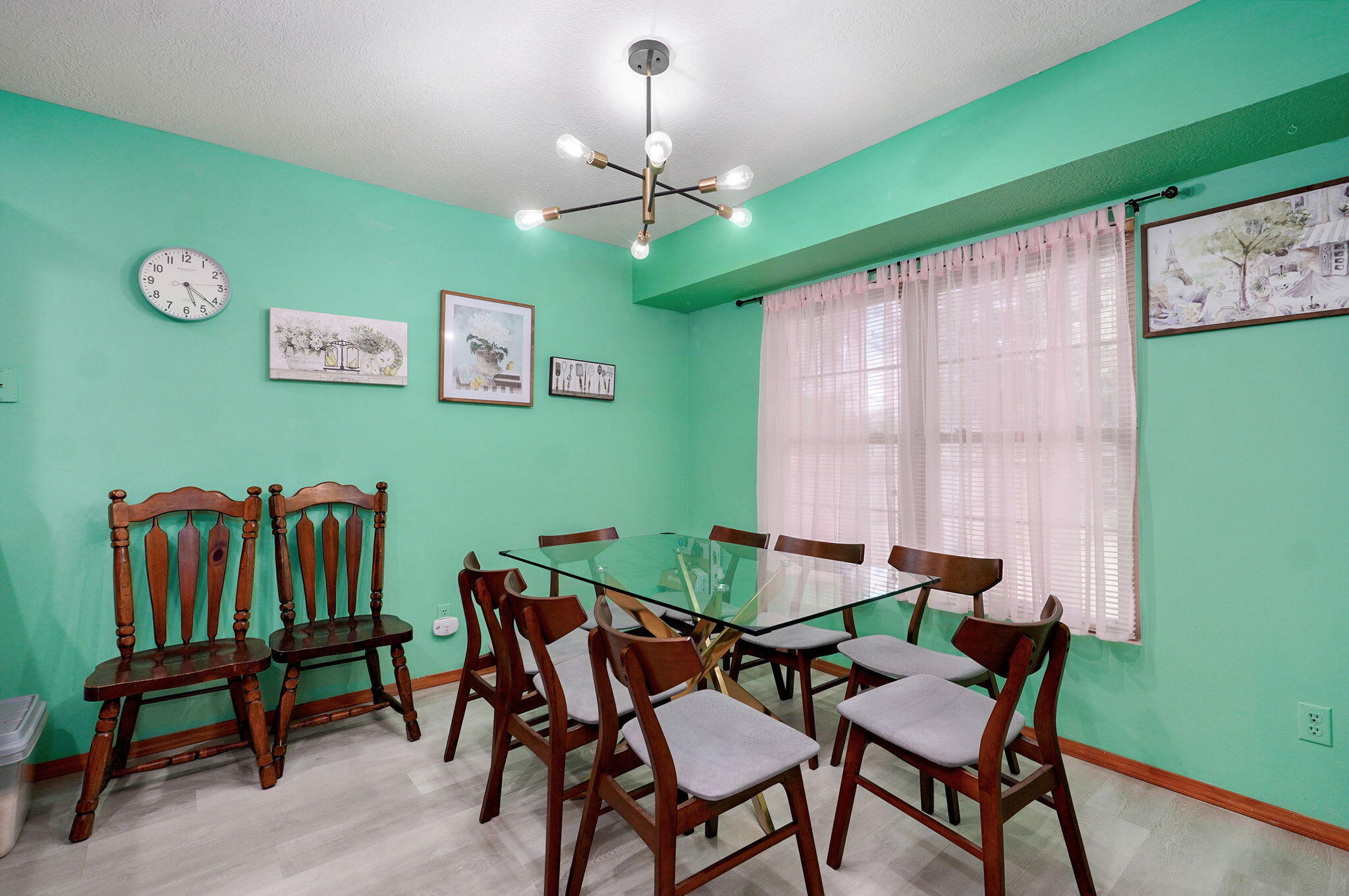2852 South Pinehurst Avenue Property Photo 7