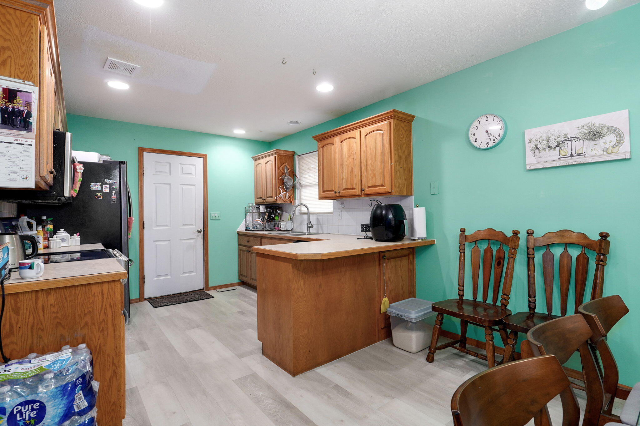 2852 South Pinehurst Avenue Property Photo 8
