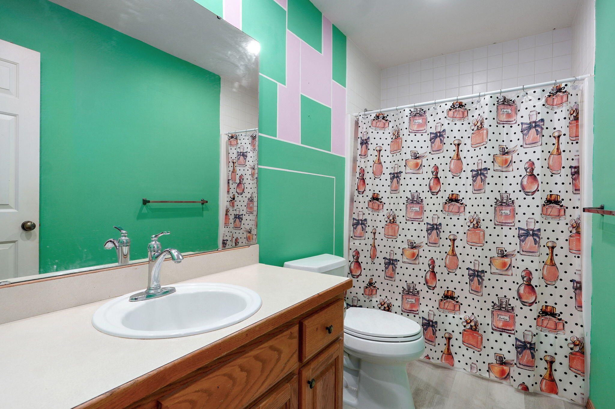 2852 South Pinehurst Avenue Property Photo 14