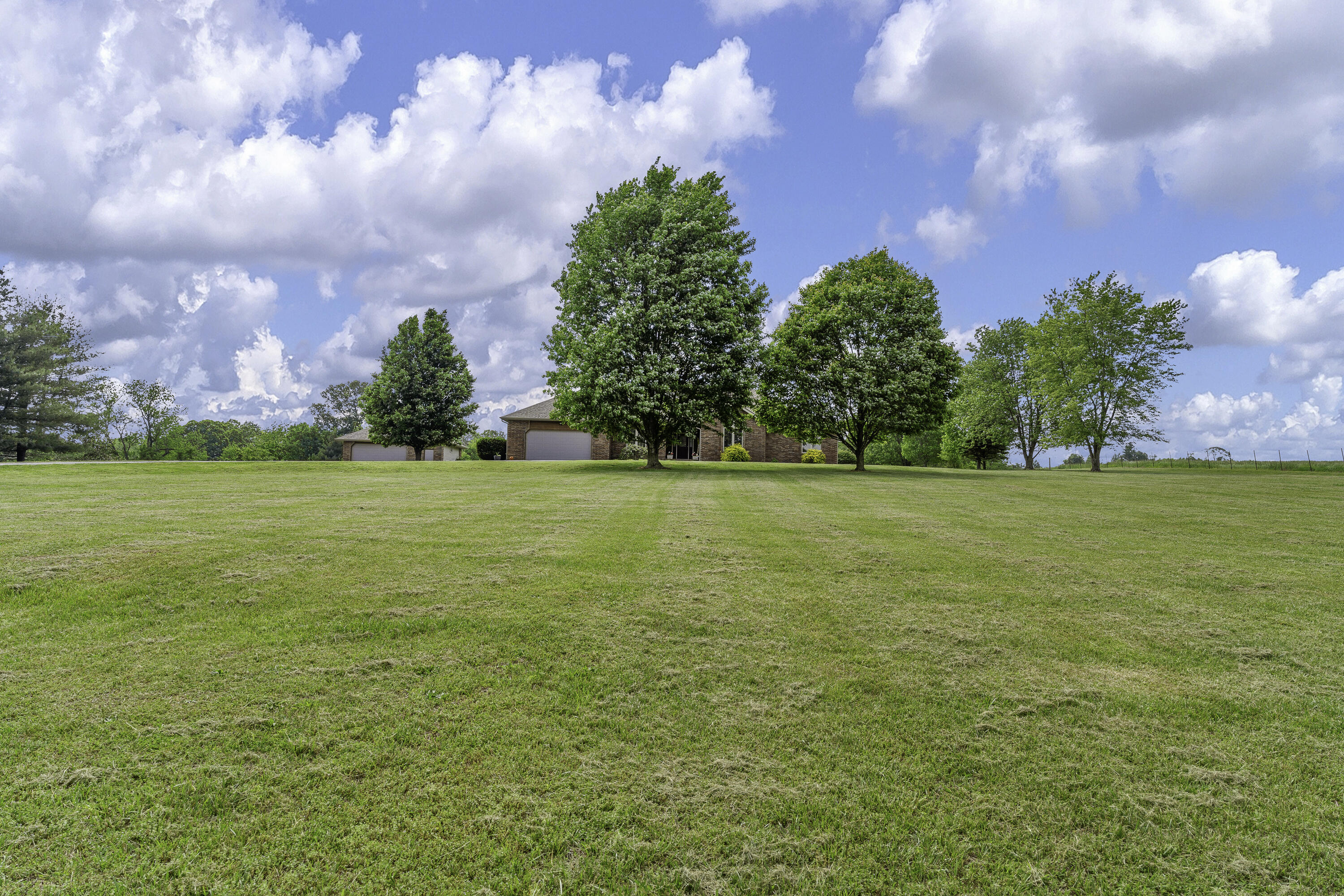 5731 North Willow Road Property Photo 3