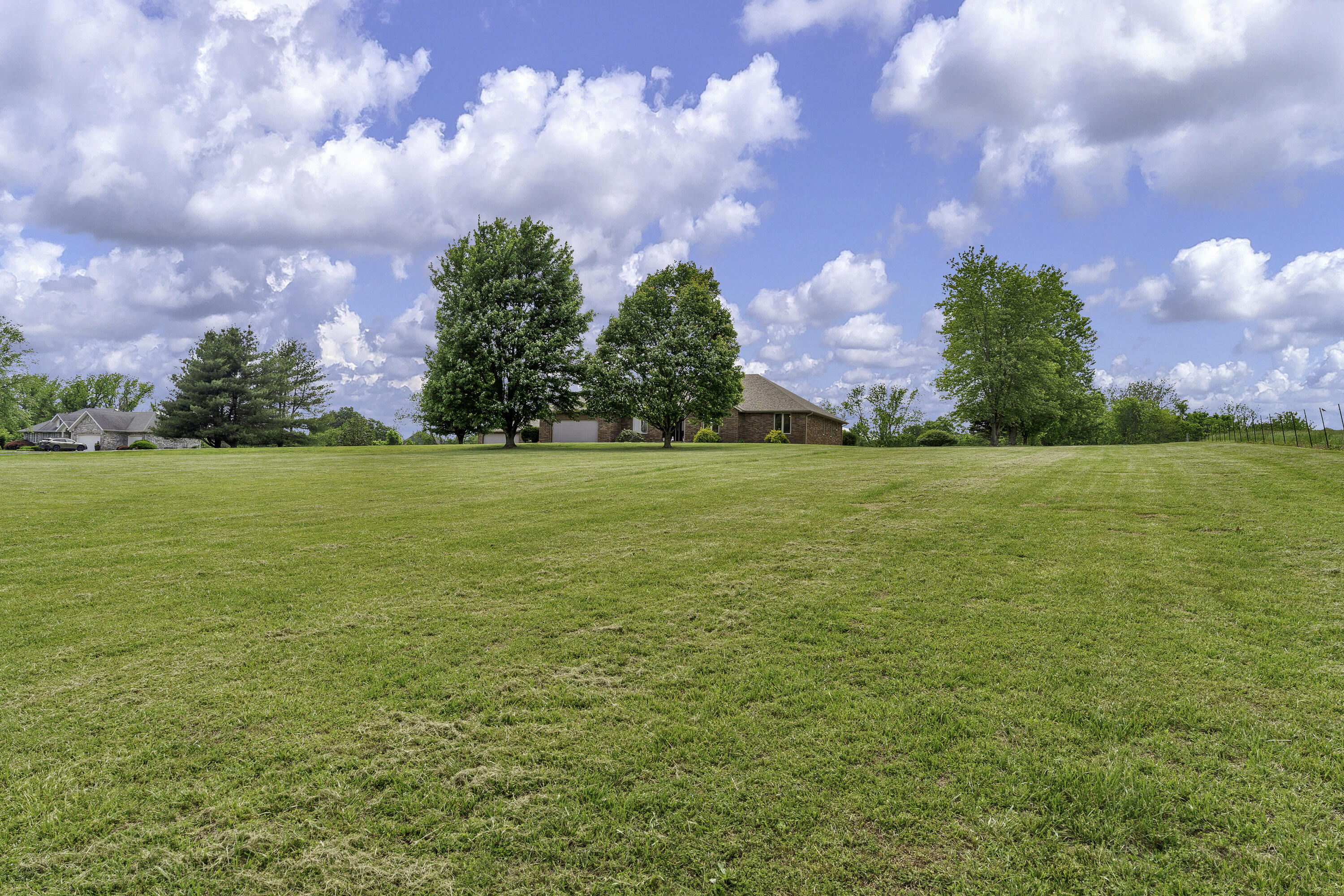 5731 North Willow Road Property Photo 4