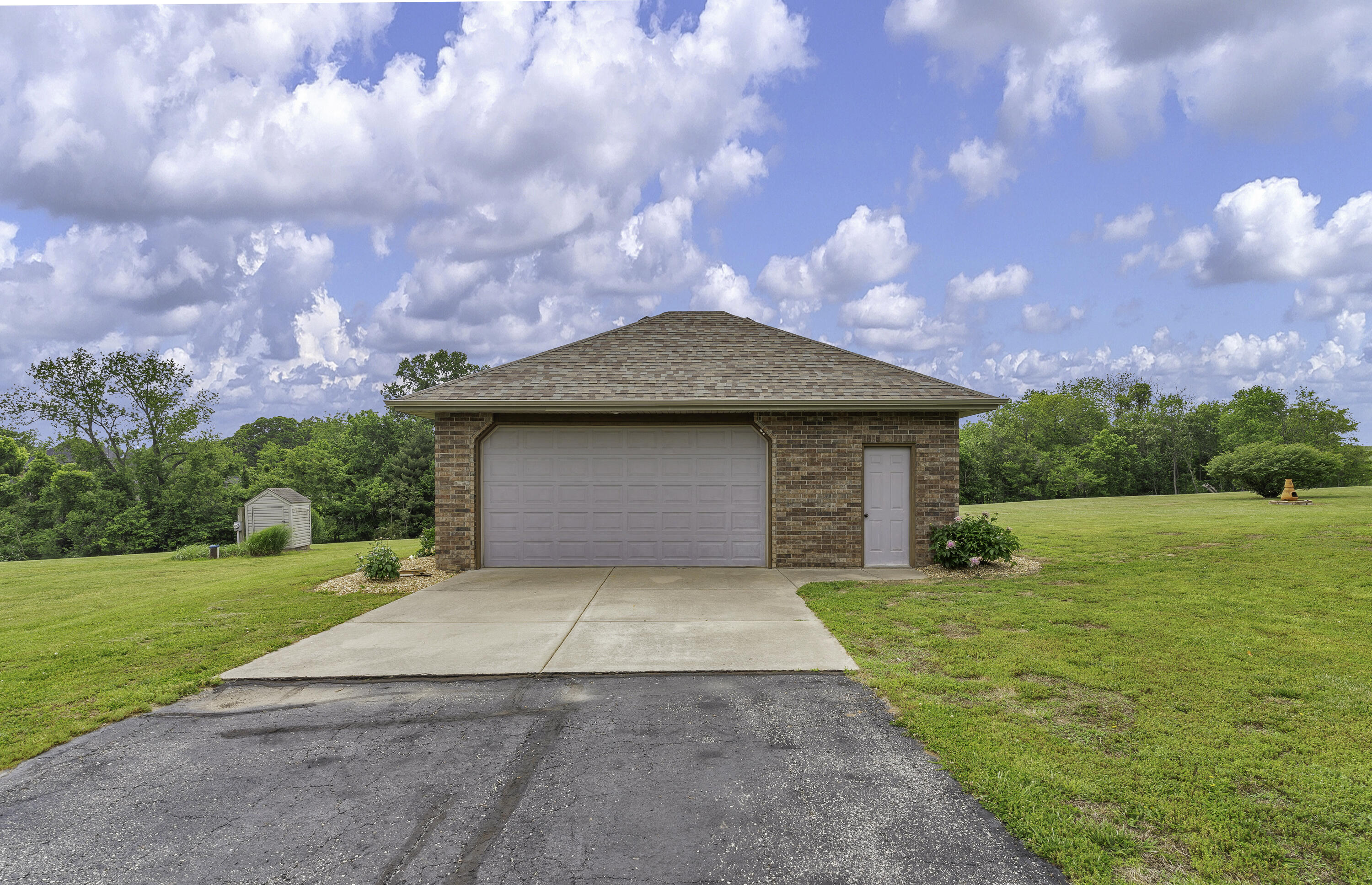 5731 North Willow Road Property Photo 5