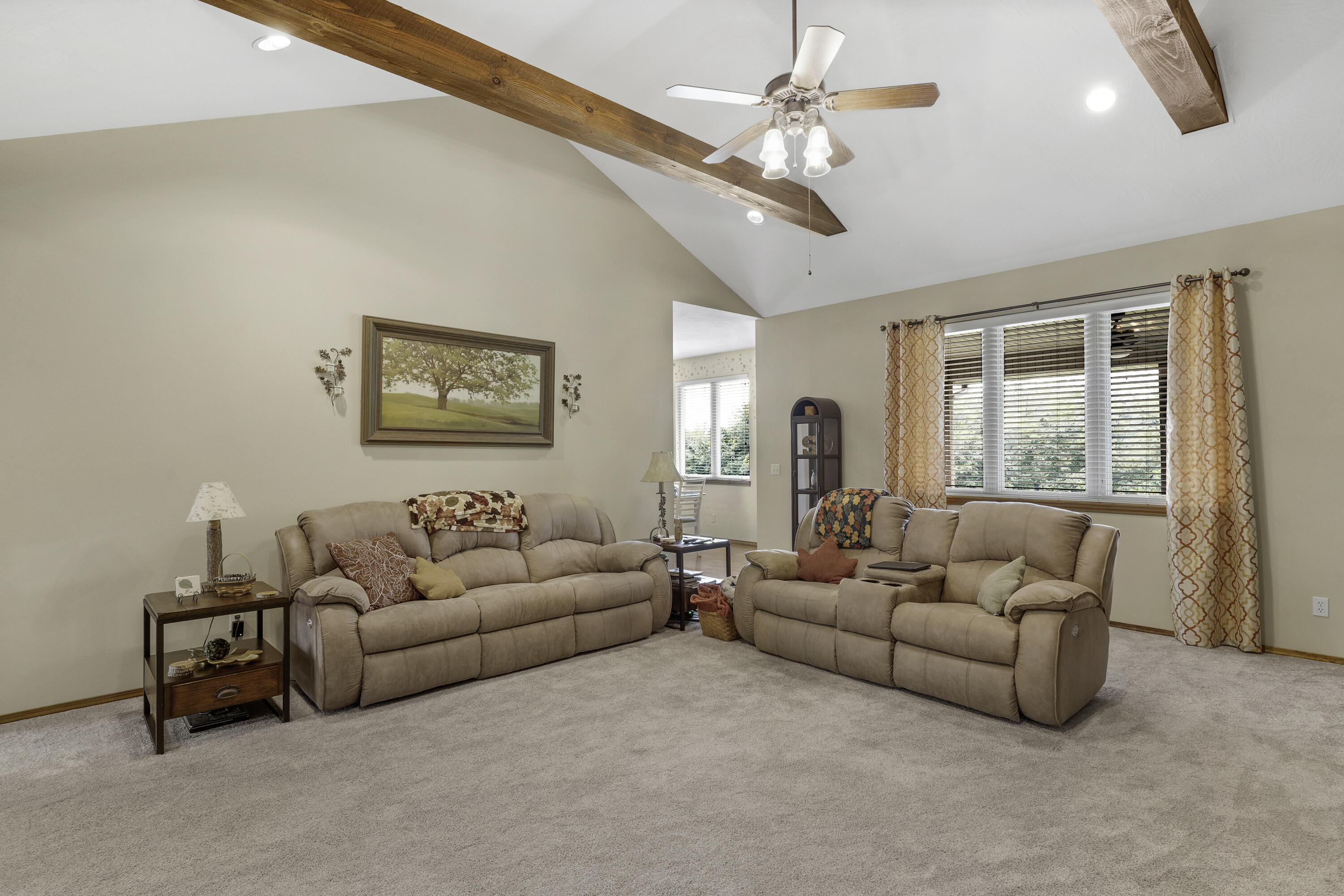 5731 North Willow Road Property Photo 11