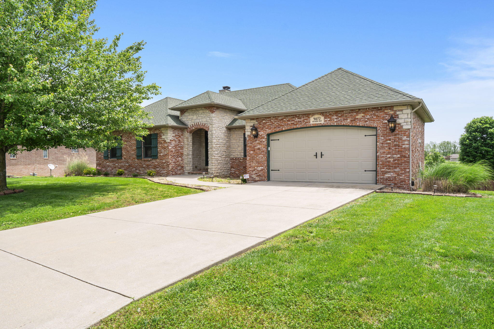 5072 East Hedgerow Drive Property Photo 1